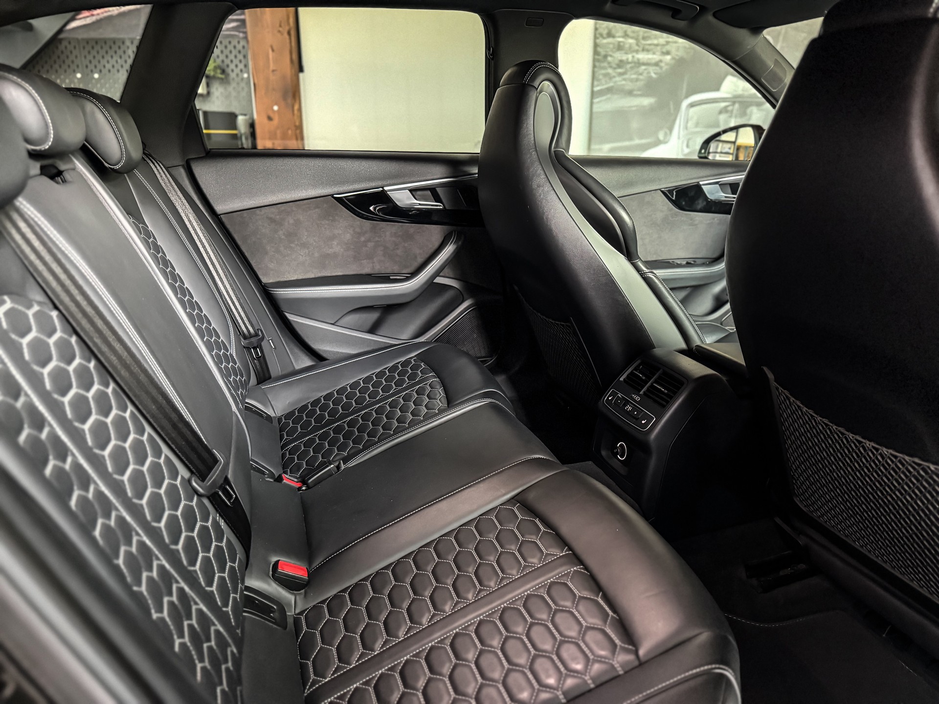 AUDI RS4 Avant 2.9 TFSI quattro tiptronic-image-10