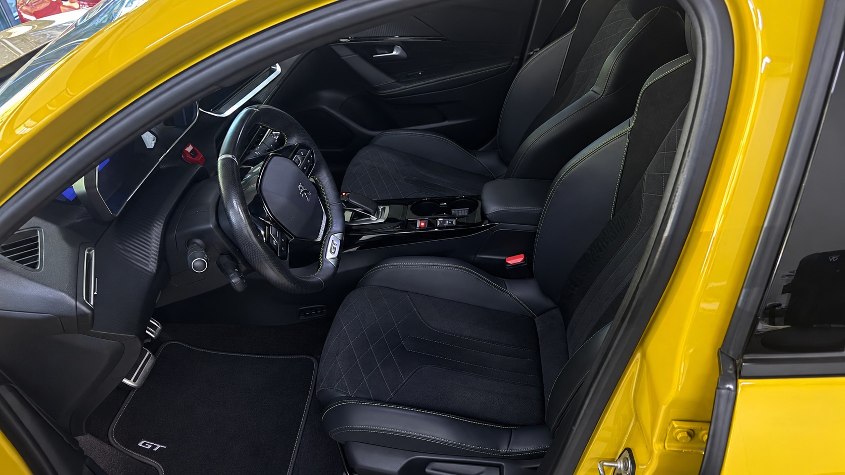 PEUGEOT 208 Elektrik GT Pack-image-17