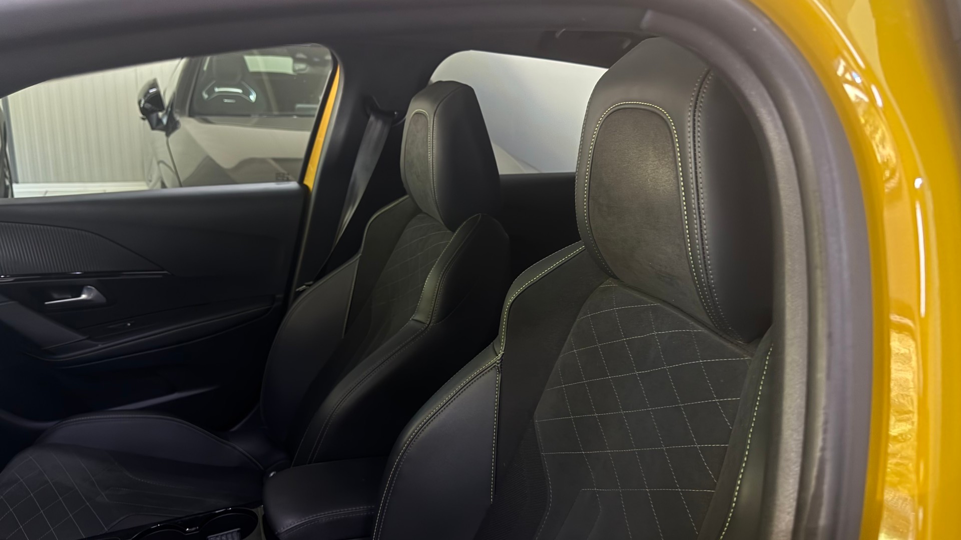 PEUGEOT 208 Elektrik GT Pack-image-8