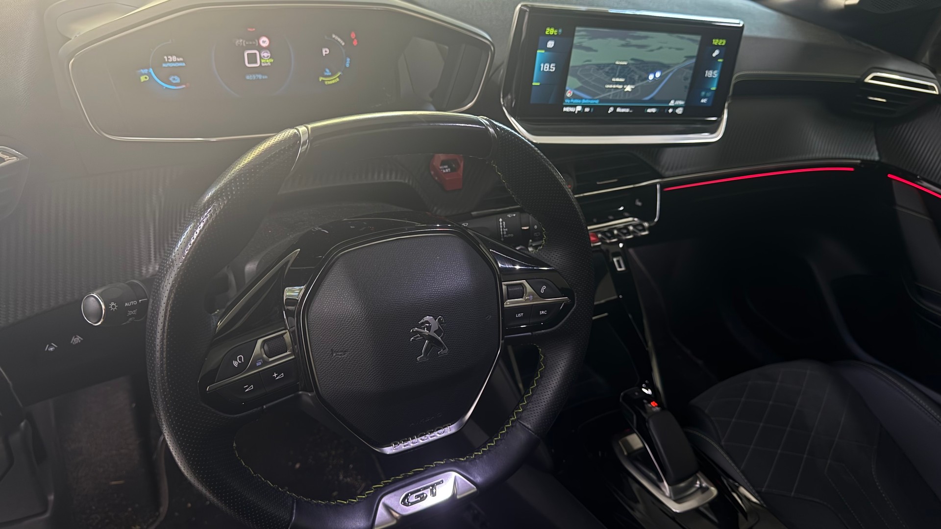 PEUGEOT 208 Elektrik GT Pack-image-12