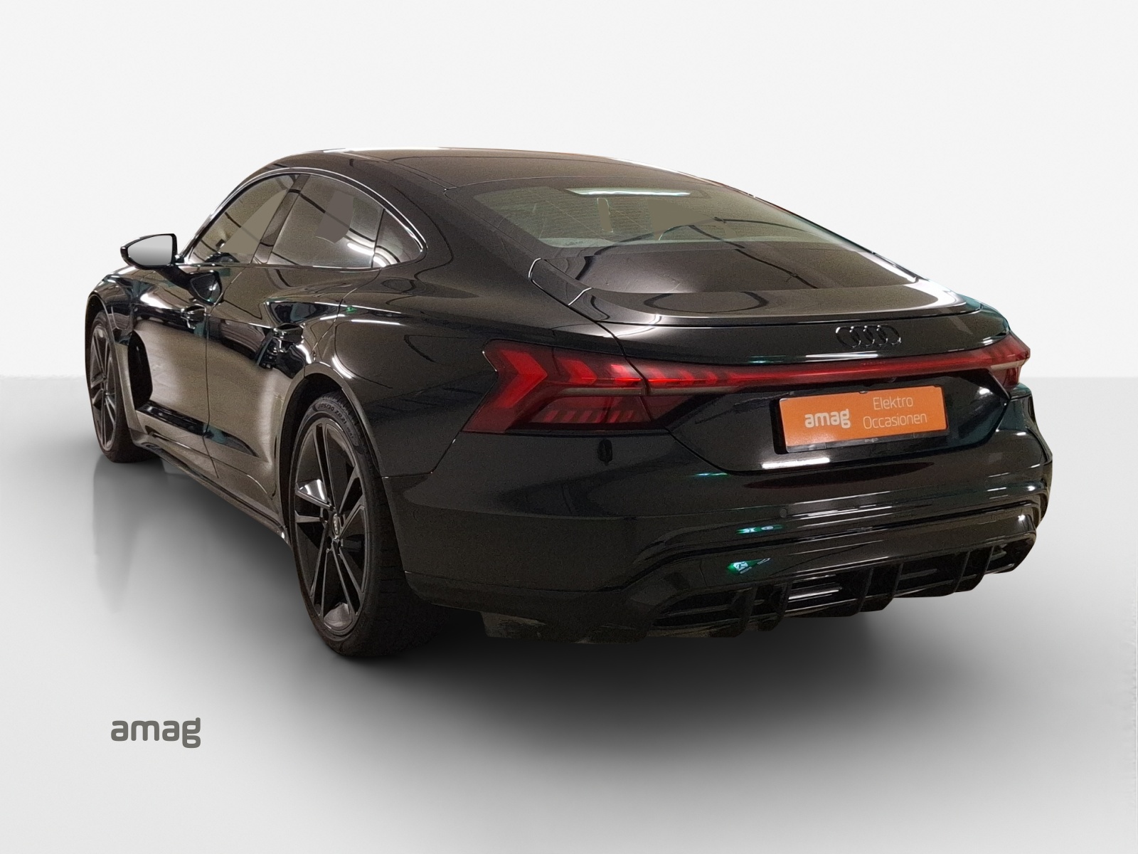 AUDI e-tron GT quattro-showroom-element-2