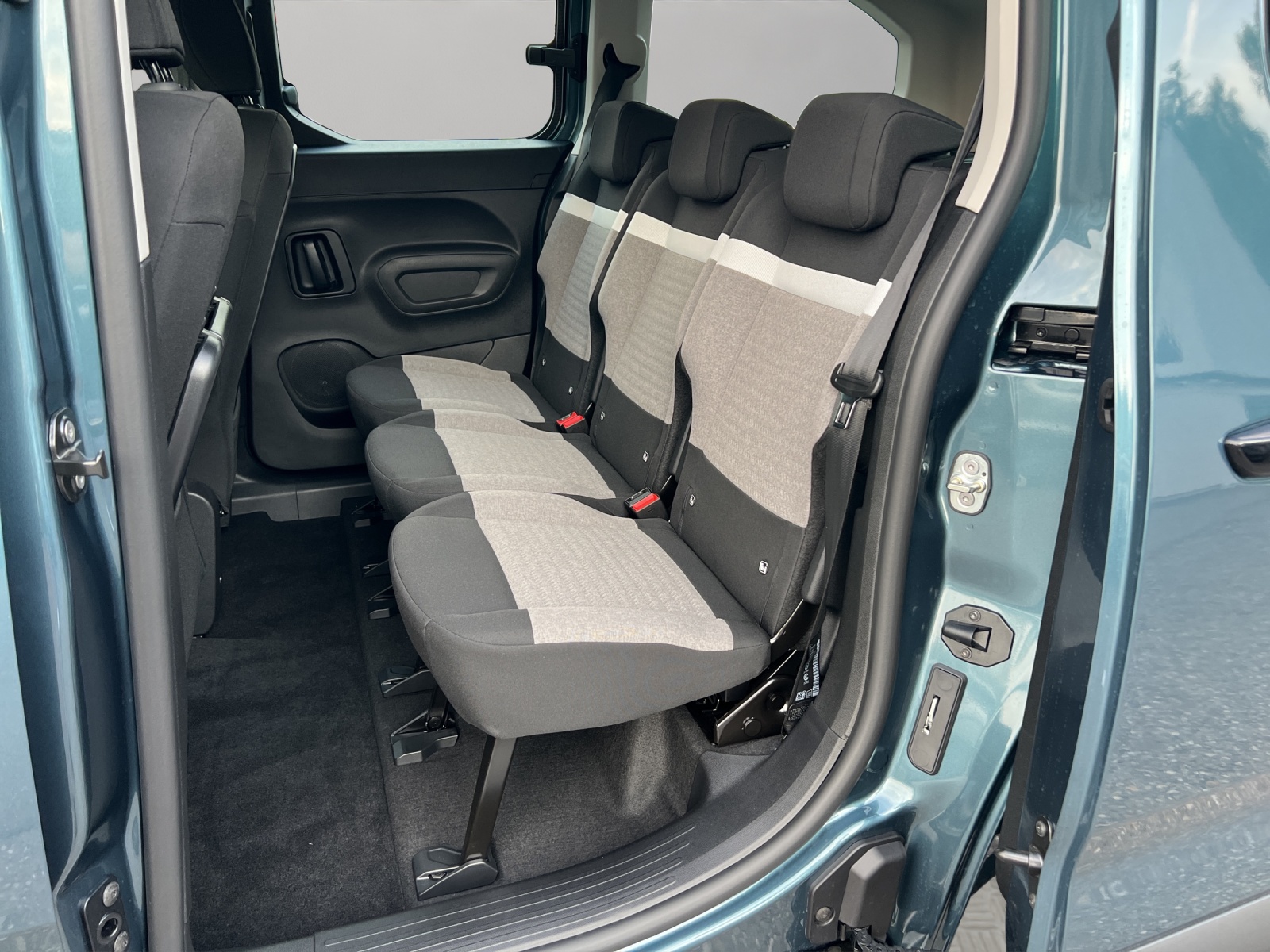 CITROEN Berlingo XL 1.5 BlueHDi 130 Tonic Automat 7 Plätze / Rückfahrkamera / CH-Herstellergarantie / Leasing Aktion 0.99% 36 Mte-image-14
