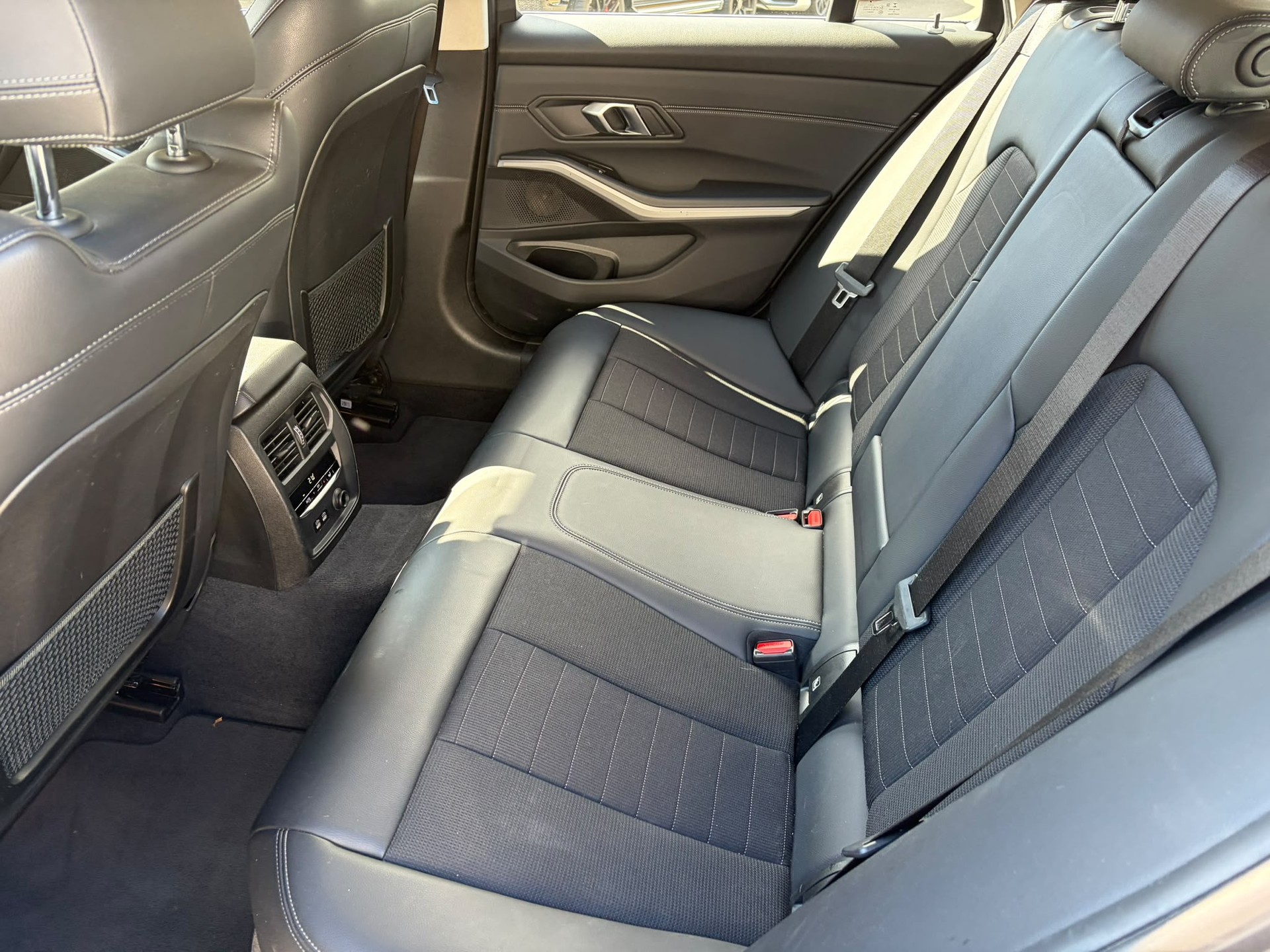 BMW 320d xDrive Touring Steptronic-image-14