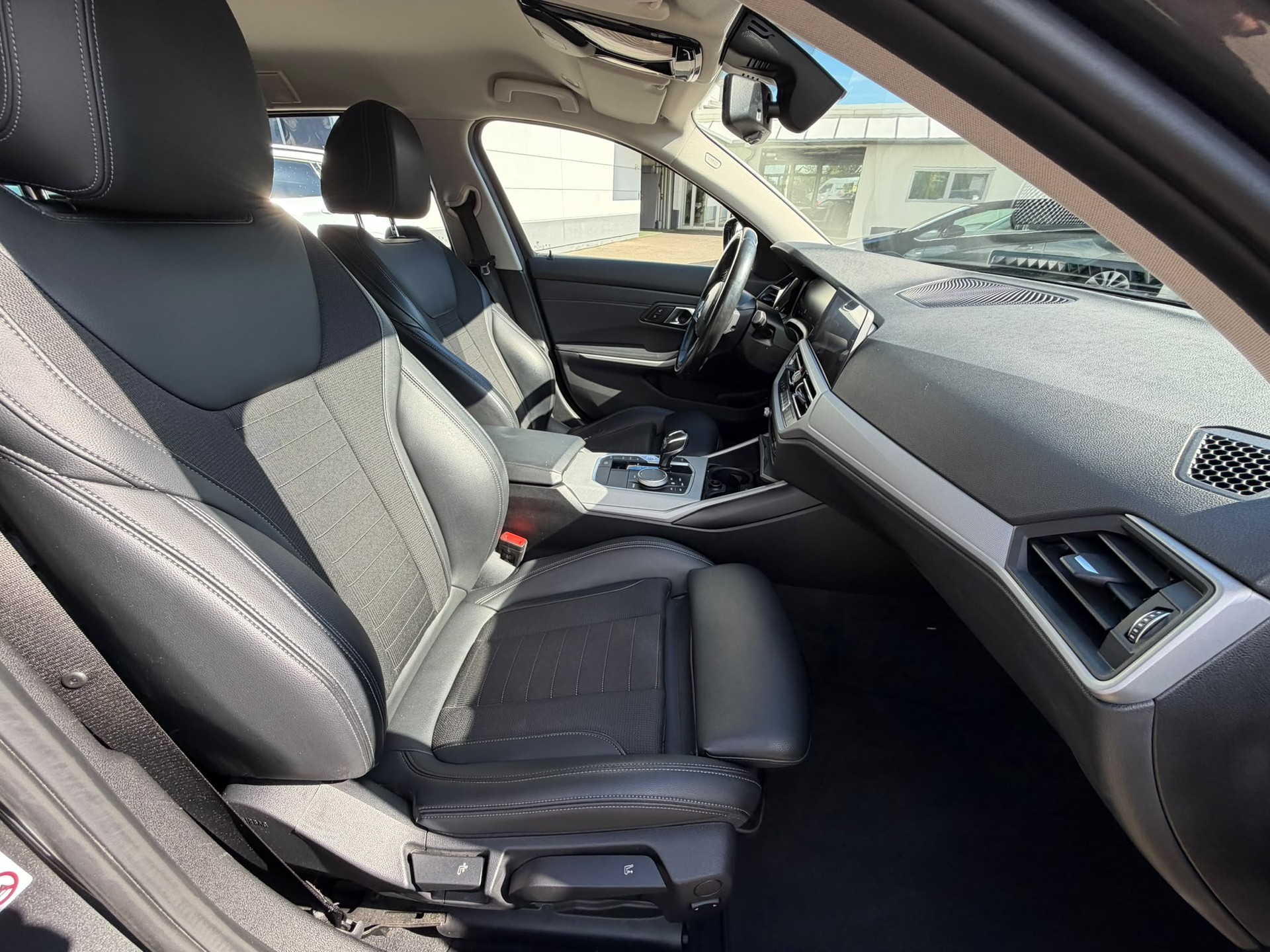 BMW 320d xDrive Touring Steptronic-image-13