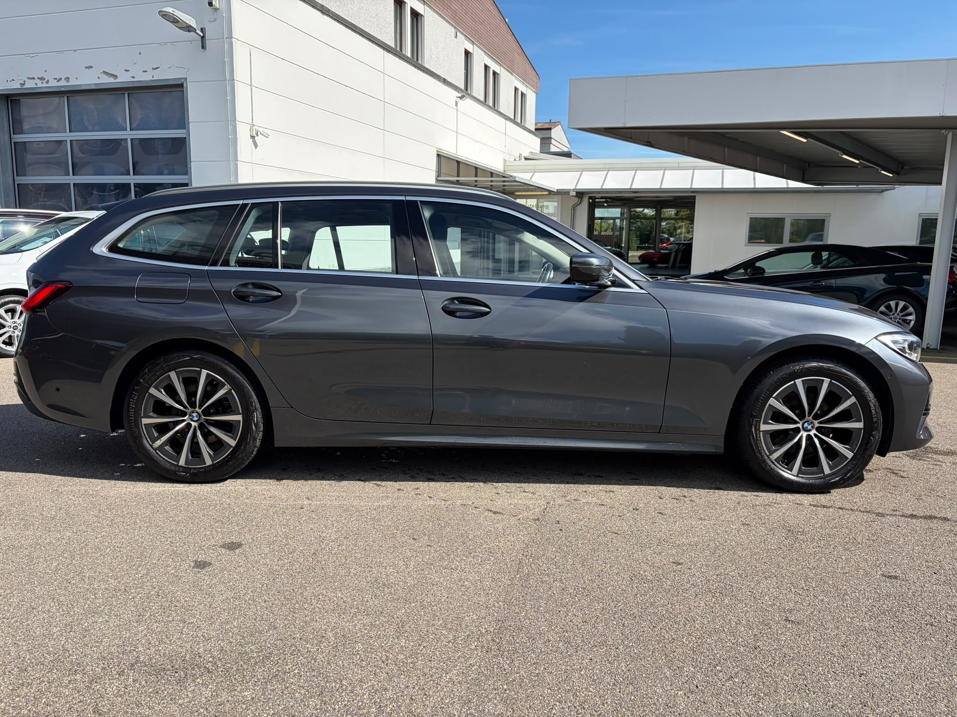 BMW 320d xDrive Touring Steptronic-image-4