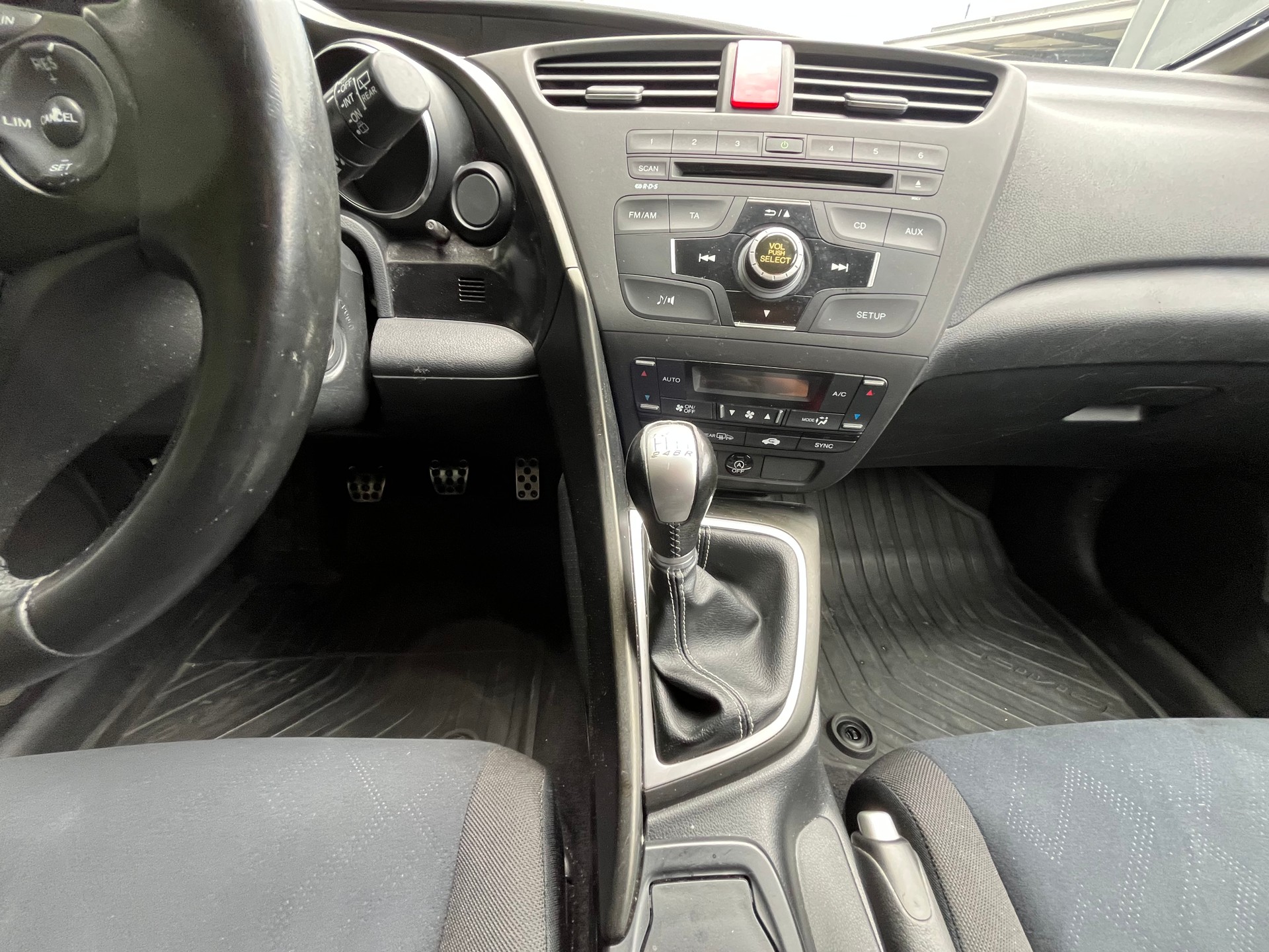 HONDA Civic 1.8i Sport-image-10