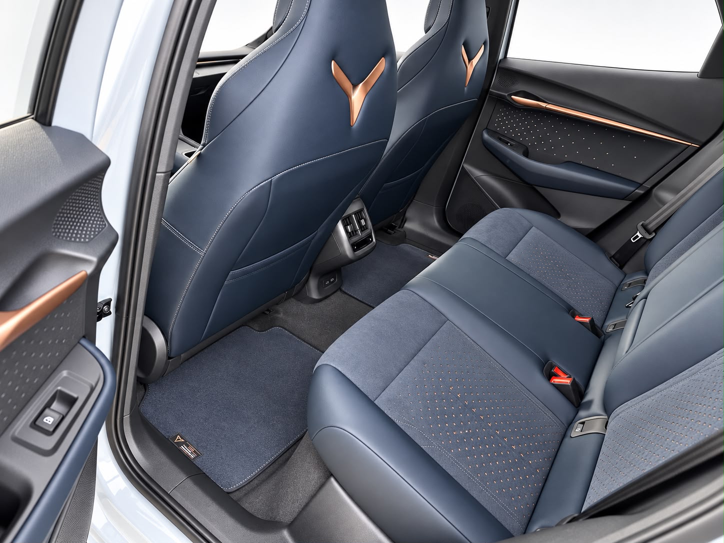 CUPRA Tavascan Type 9 77 kWh VZ Adrenaline-image-7