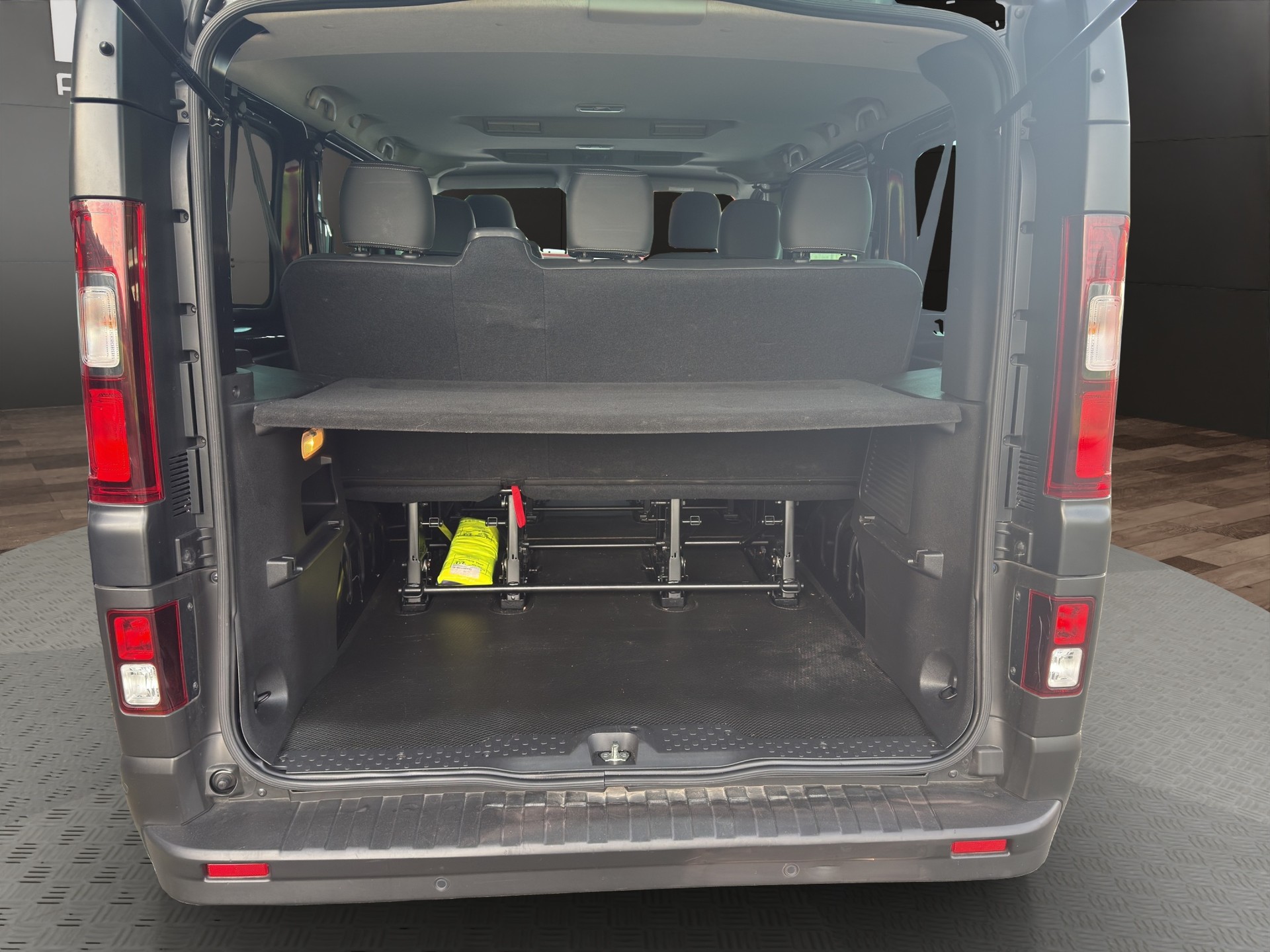 NISSAN Primastar dCi 170 2.8 L1H1 9 Pl. Tekna DCT-image-6