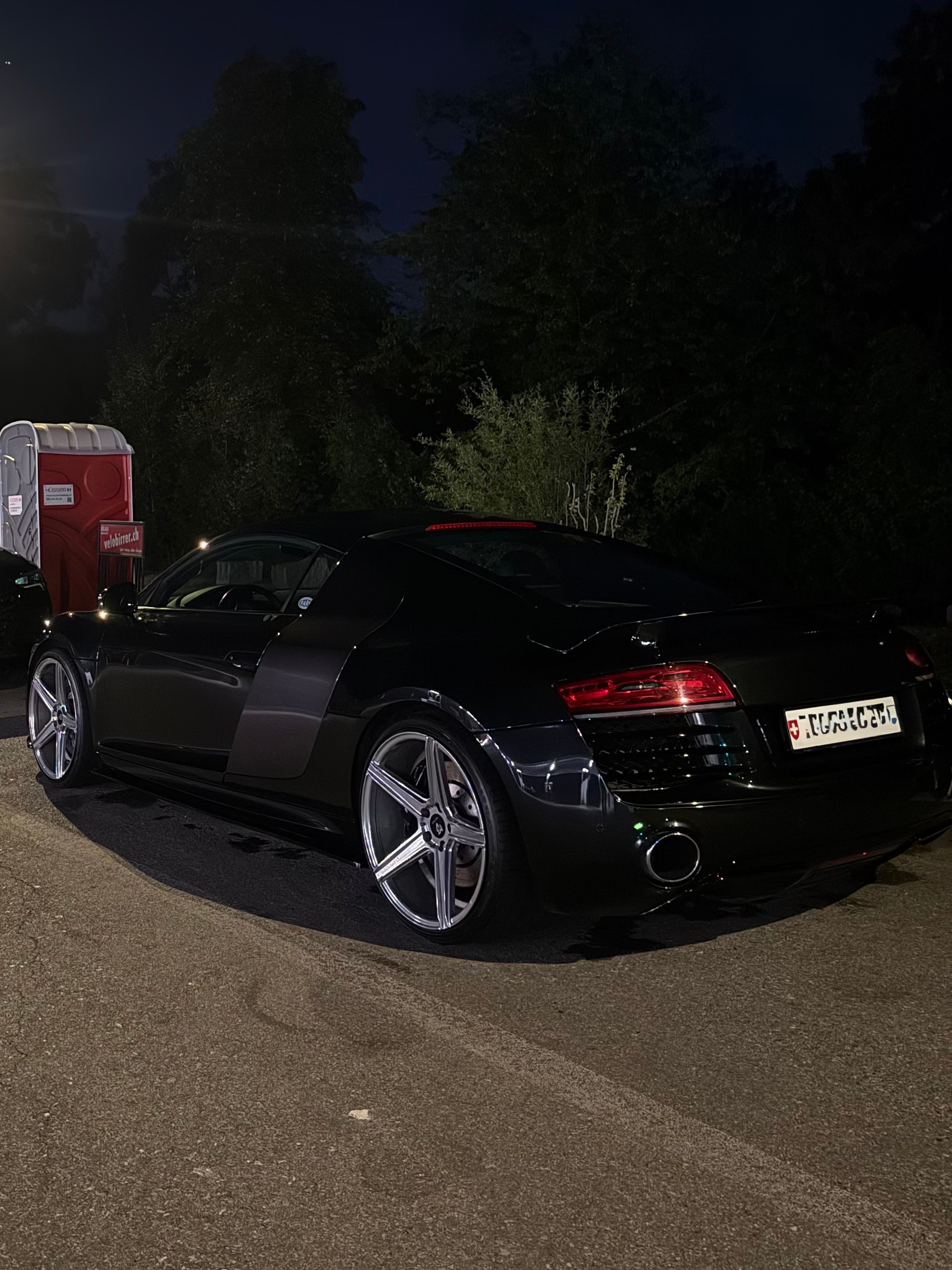AUDI 4.2 FSI V8 quattro-image-2