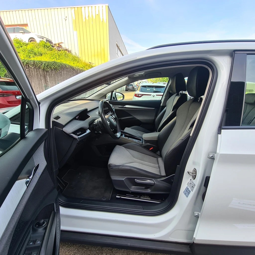SKODA ENYAQ iV 60 ** NP 53'840.– ** AVILOO 96,2% ** Stoff/Kunstl. ** Navi ** RF-Kamera ** Sitzh. ** PDC **-image-10