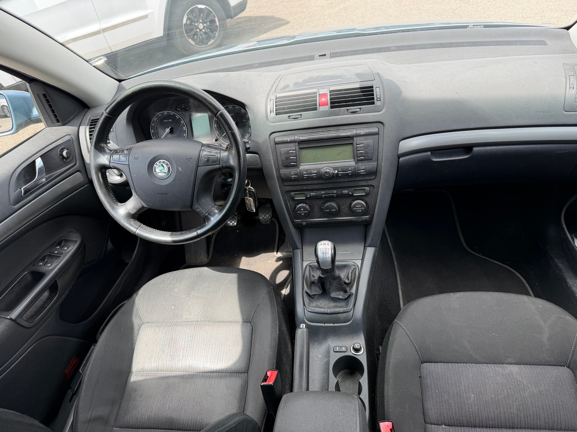 SKODA Octavia 1.9 TDI Swiss Ice Hockey 4x4-image-7