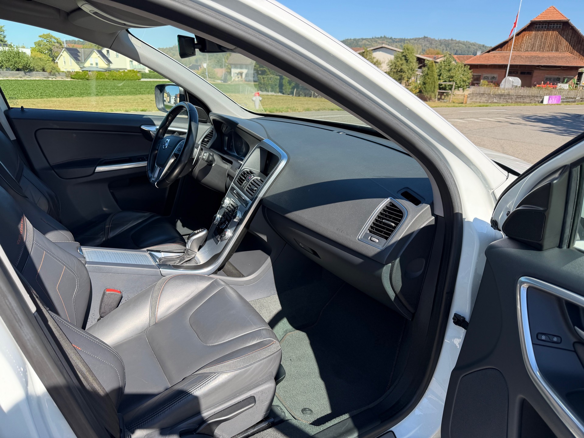 VOLVO XC60 D4 AWD OceanRace Geartronic-image-10