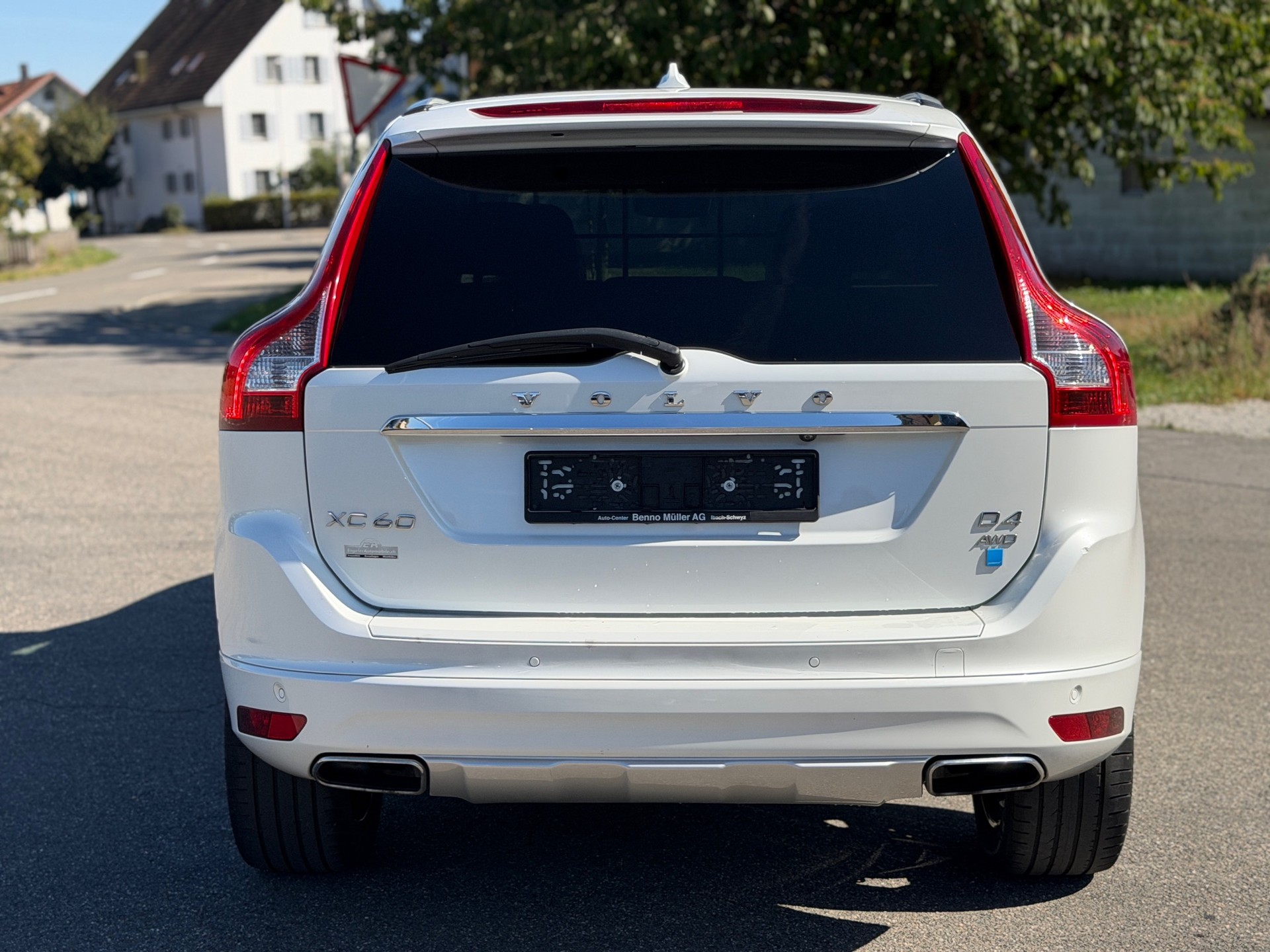 VOLVO XC60 D4 AWD OceanRace Geartronic-image-4