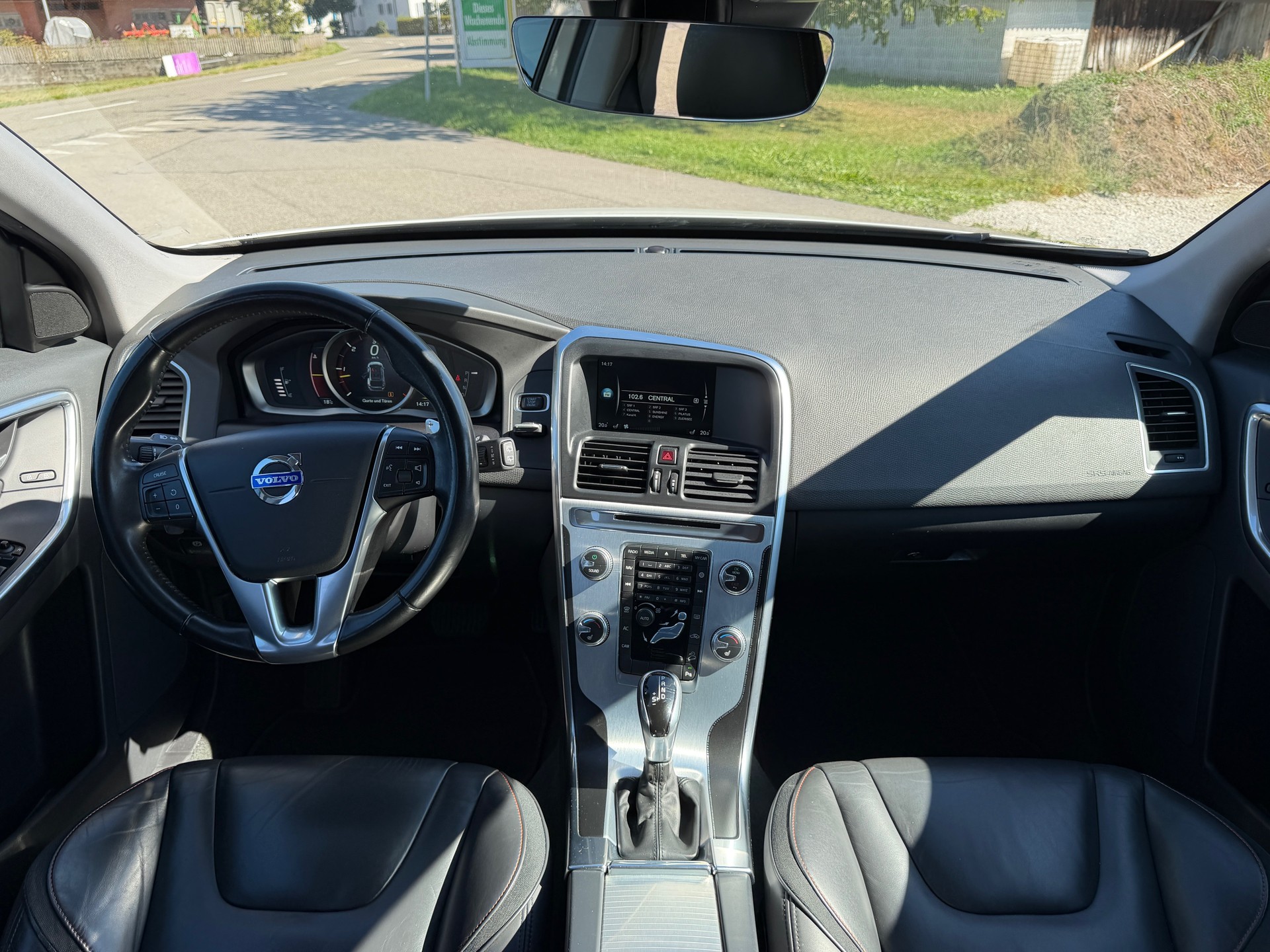 VOLVO XC60 D4 AWD OceanRace Geartronic-image-6