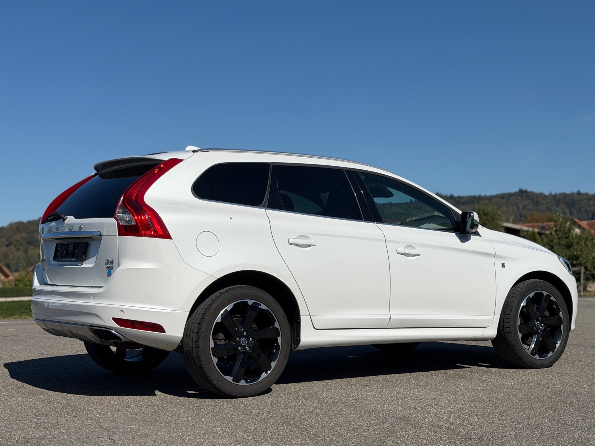 VOLVO XC60 D4 AWD OceanRace Geartronic-image-3