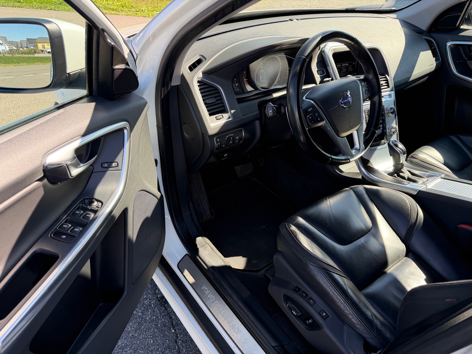 VOLVO XC60 D4 AWD OceanRace Geartronic-image-7