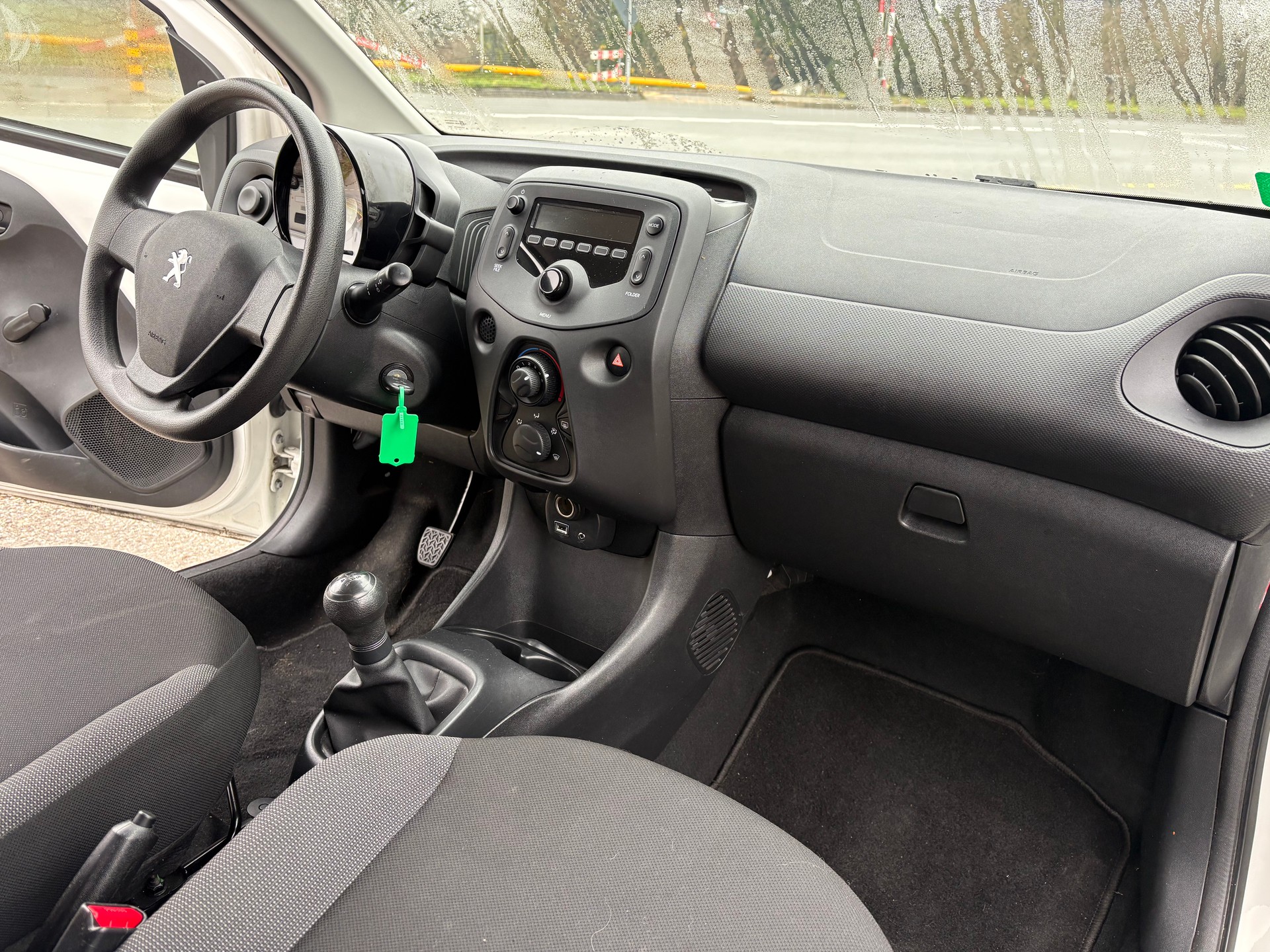 PEUGEOT 108 1.0 VTi Active Top-image-6
