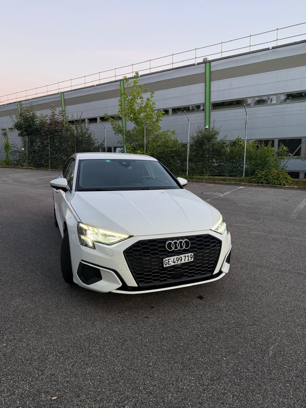 AUDI 1.5 35 TFSI Attraction S-Tronic-image-4