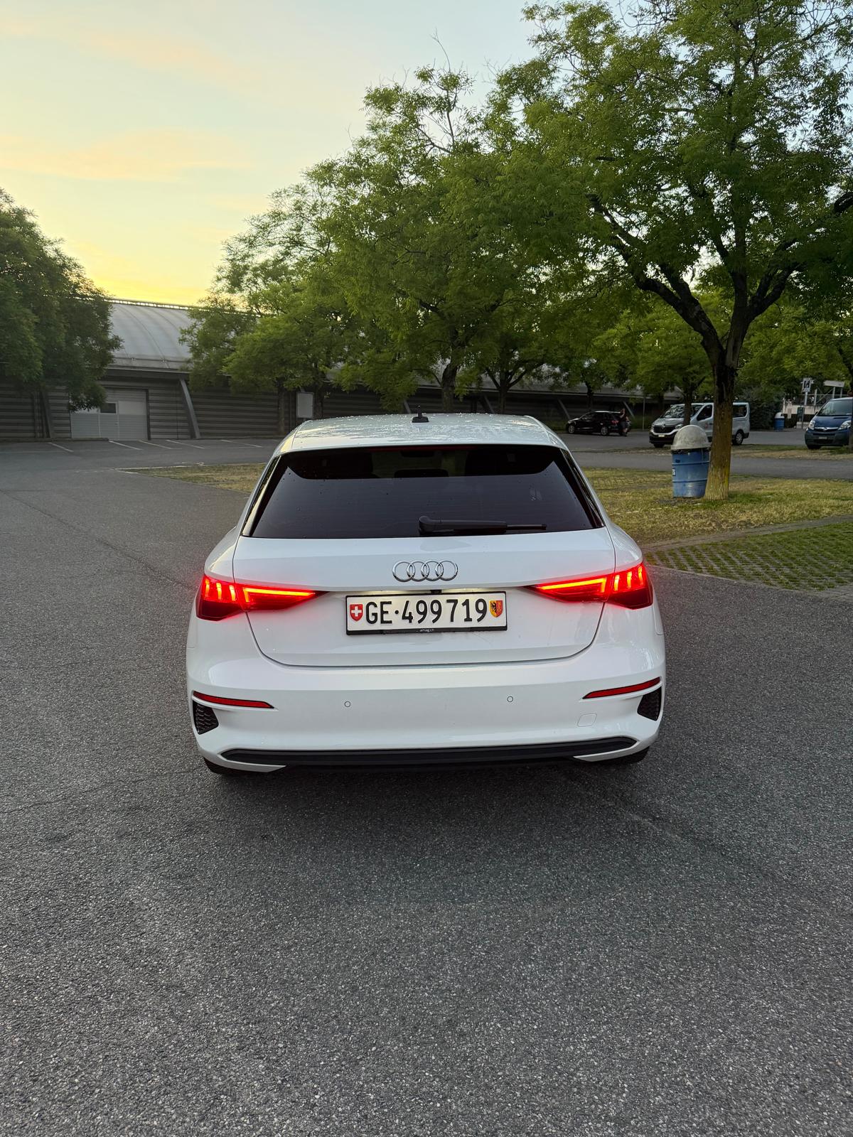 AUDI 1.5 35 TFSI Attraction S-Tronic-image-2