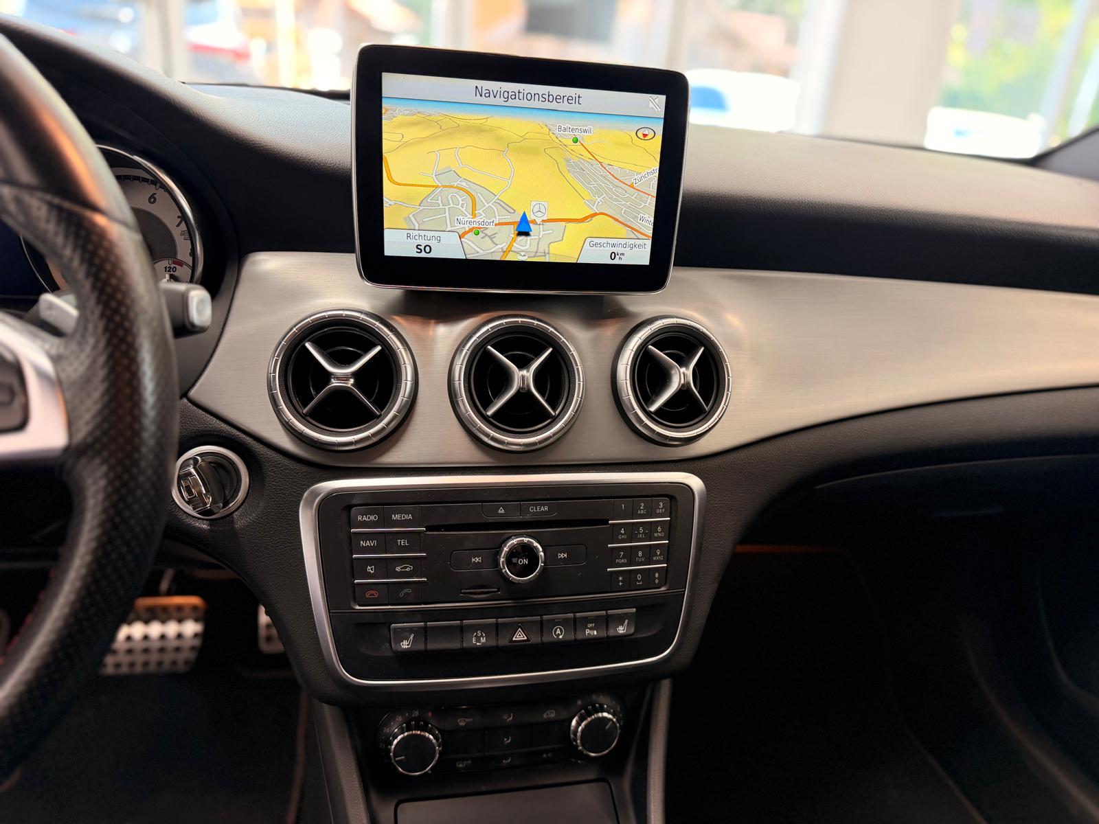 MERCEDES-BENZ CLA 180 AMG Line 7G-DCT-image-10