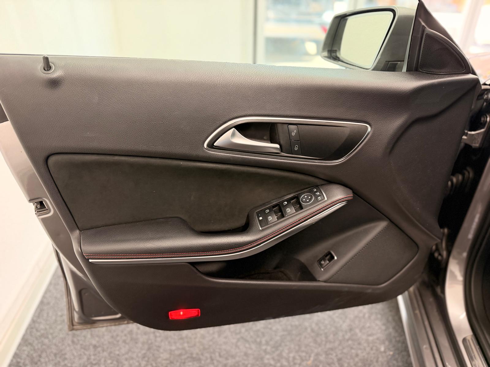 MERCEDES-BENZ CLA 180 AMG Line 7G-DCT-image-7