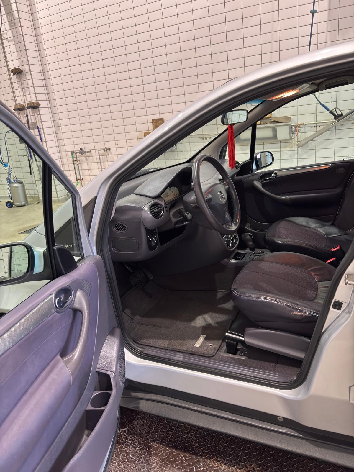 MERCEDES-BENZ A 190-image-8