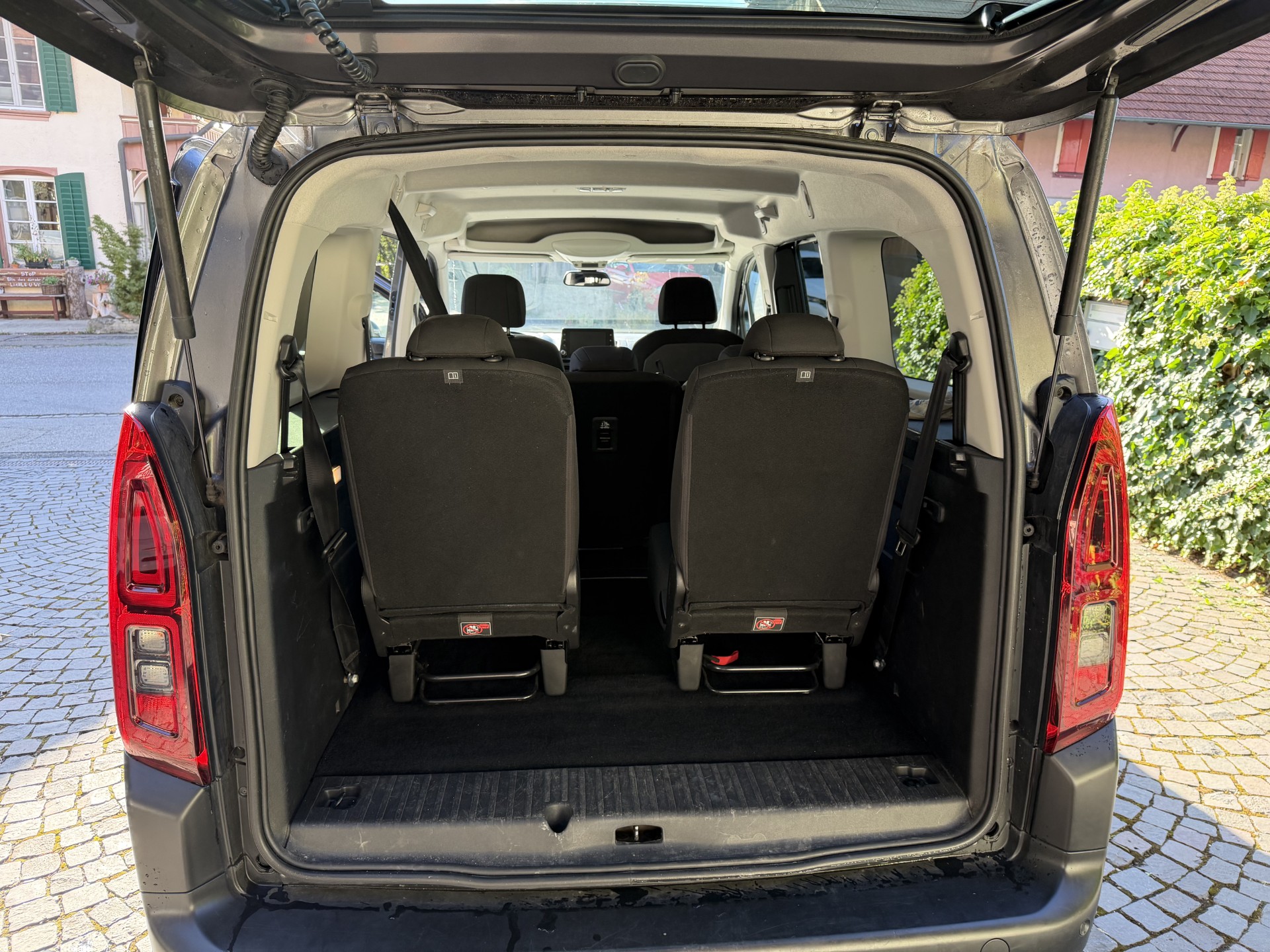 CITROEN Berlingo XL 1.2i PureTech 7 Plätze Feel Pack EAT8-image-9