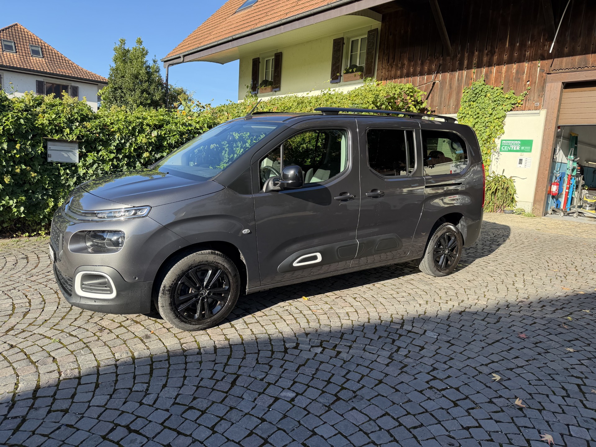 CITROEN Berlingo XL 1.2i PureTech 7 Plätze Feel Pack EAT8-image-1