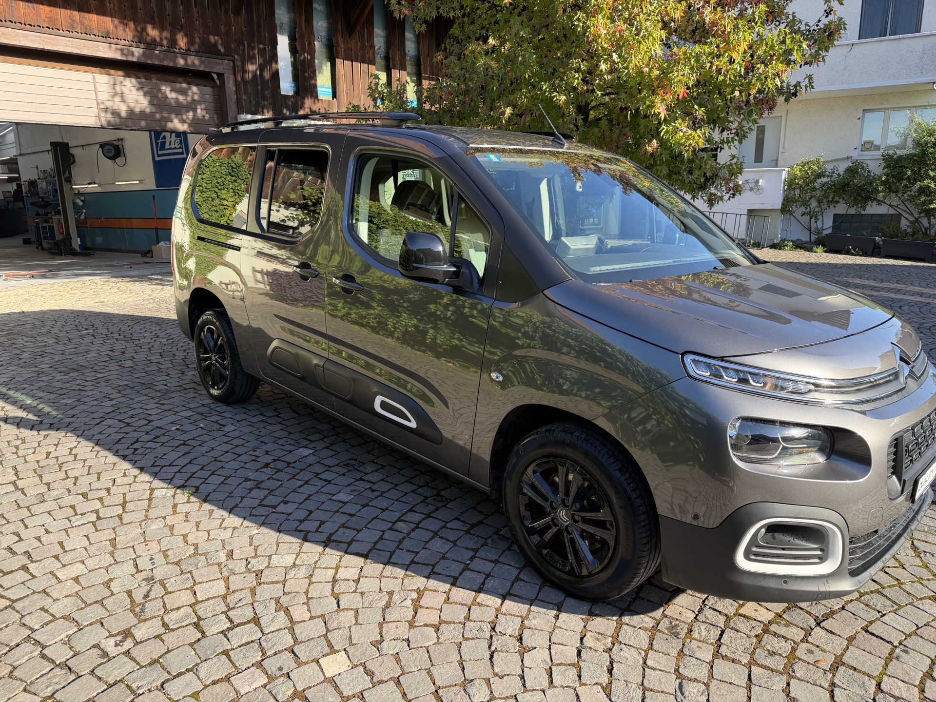 CITROEN Berlingo XL 1.2i PureTech 7 Plätze Feel Pack EAT8-image-6
