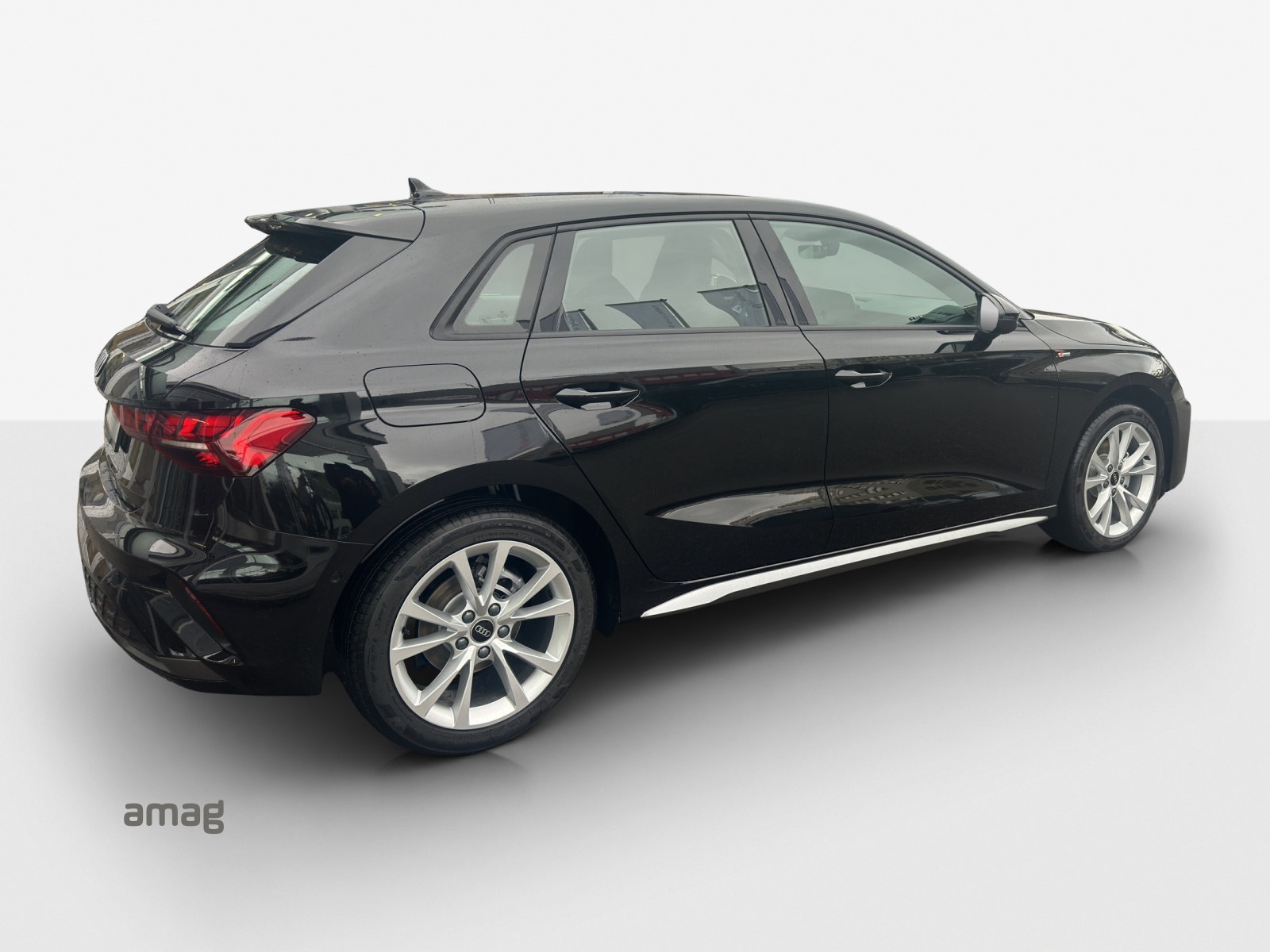 AUDI A3 Sportback TFSI 85 kW S line Ambition S tronic-image-4