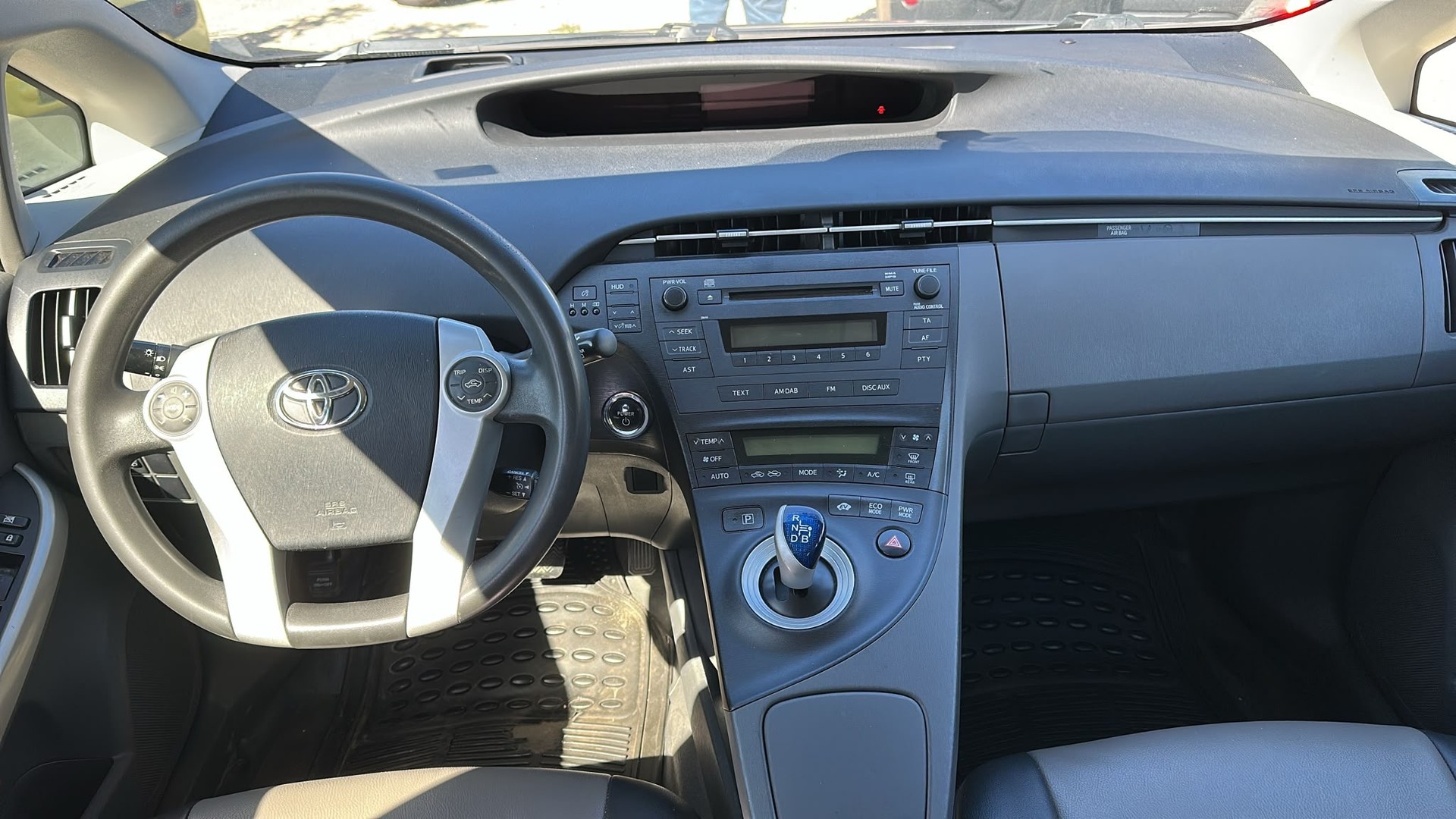 TOYOTA Prius 1.8 16V HSD Luna-image-8