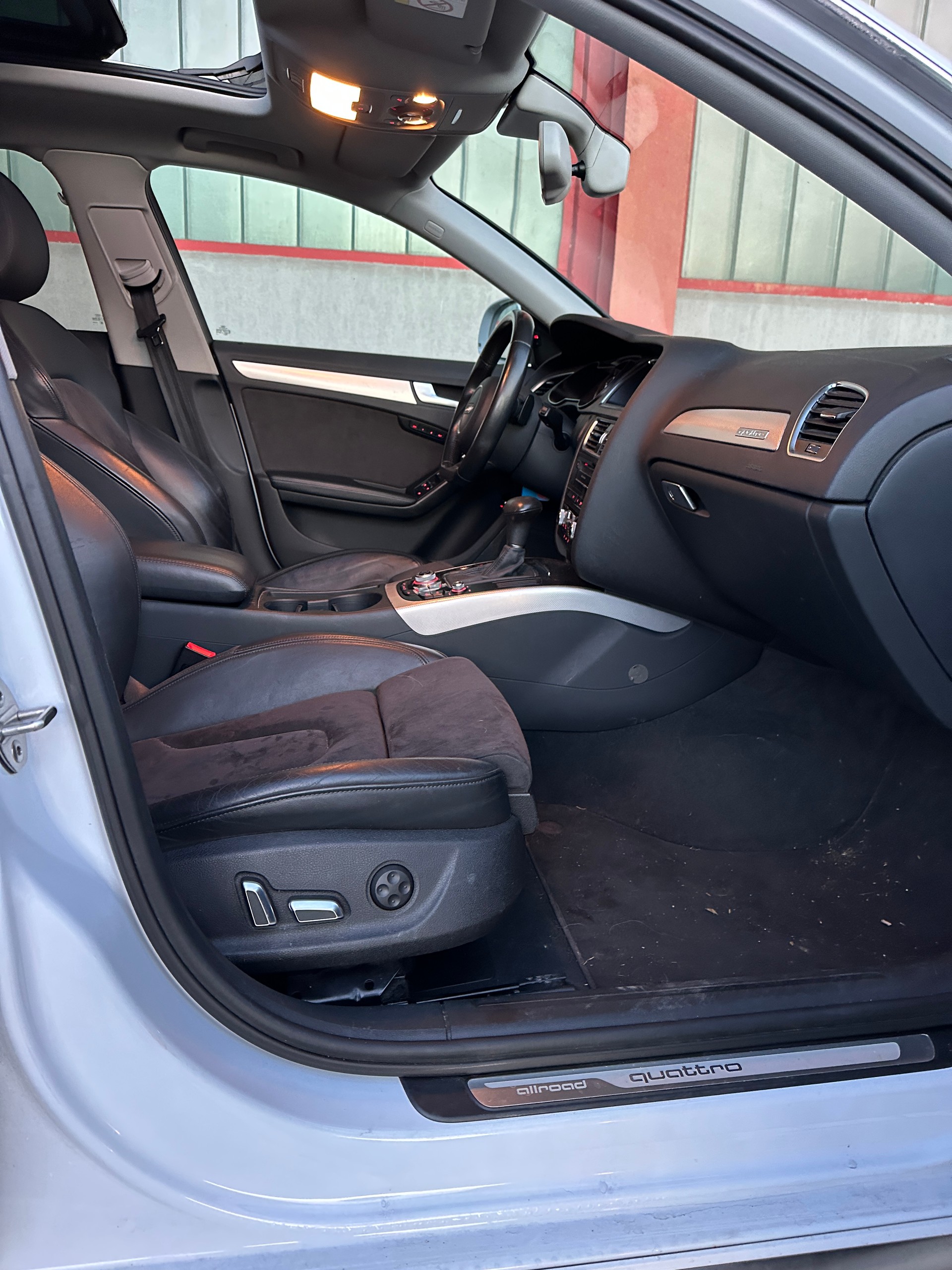 AUDI A4 allroad 2.0 TDI quattro S-tronic-image-13