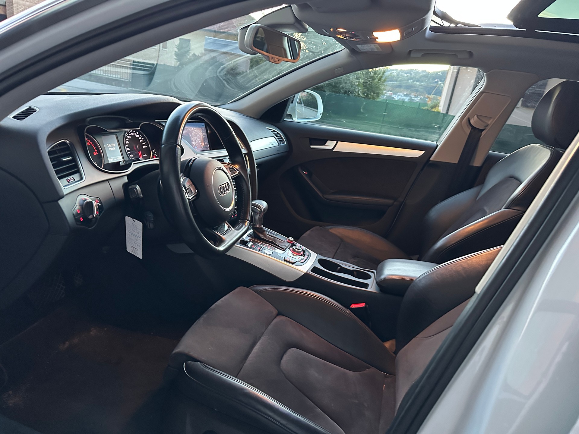 AUDI A4 allroad 2.0 TDI quattro S-tronic-image-11
