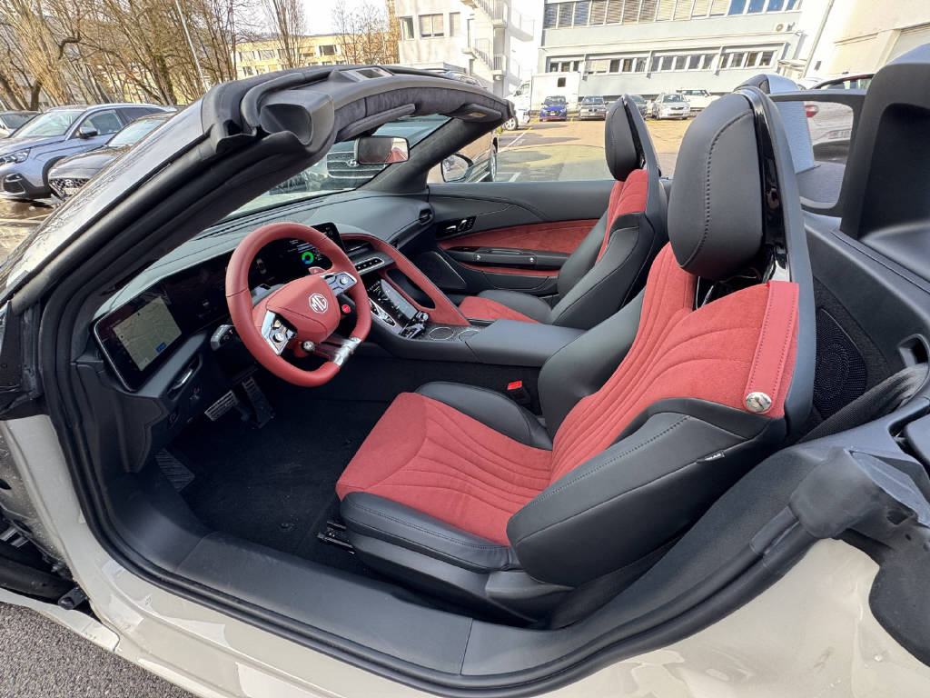 MG Cyberster 77 kWh 4WD-image-8