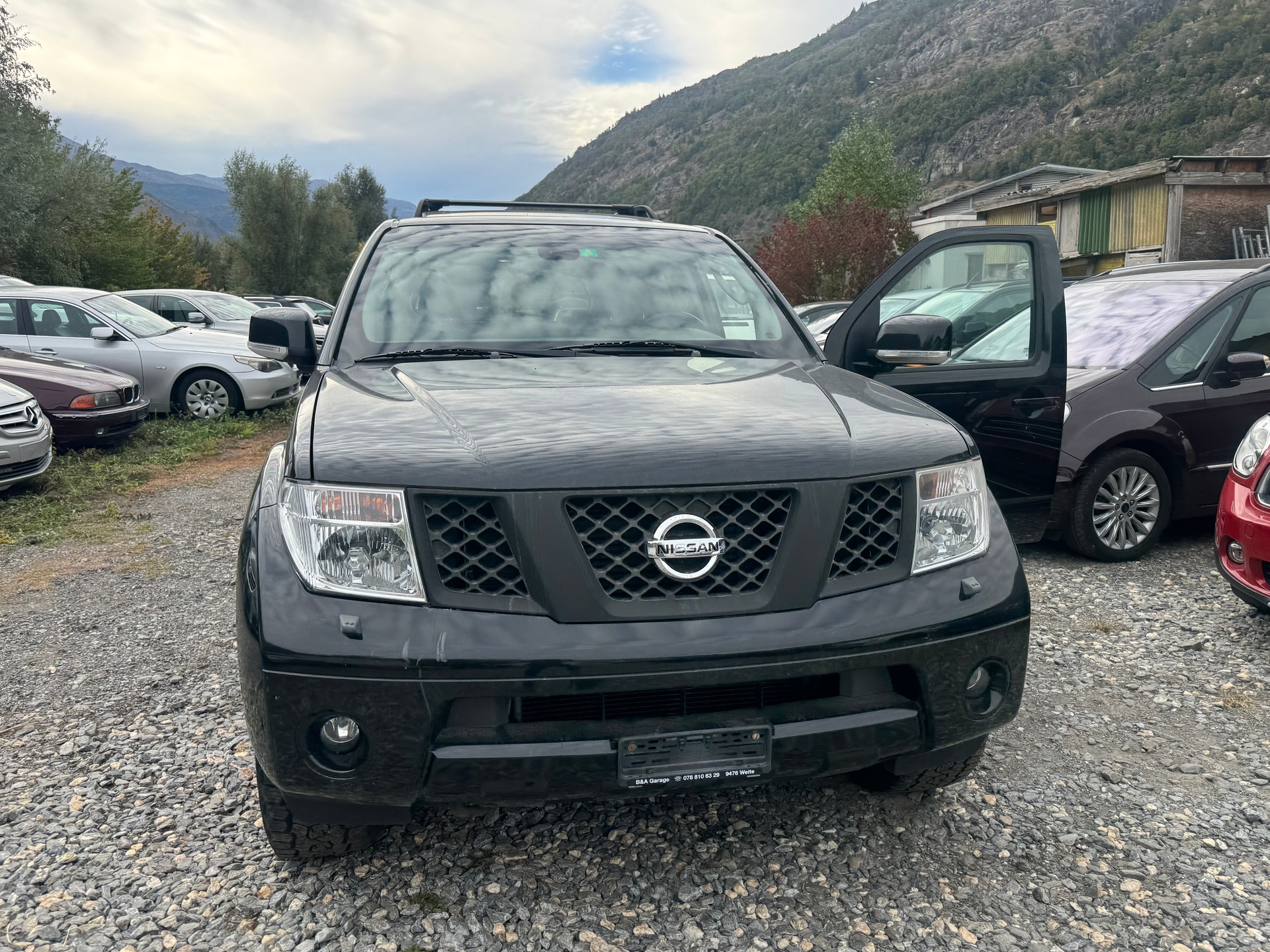 NISSAN Pathfinder 2.5 dCi LE-image-1