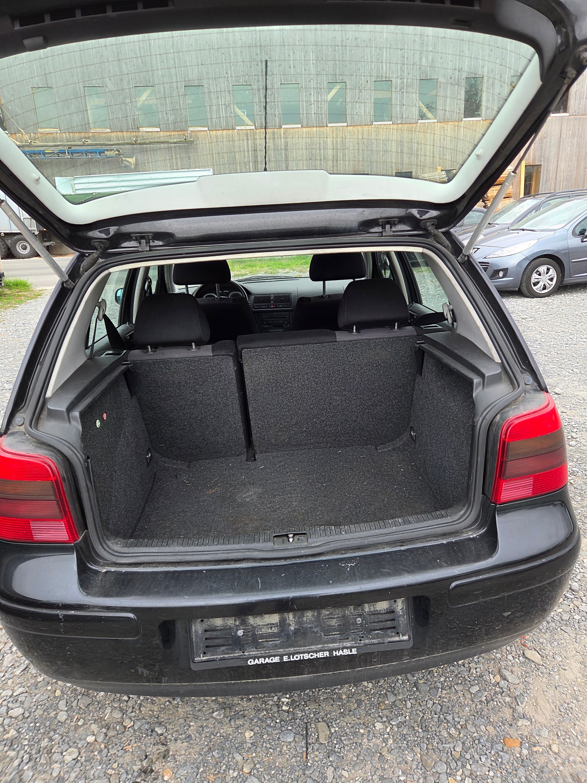 VW Golf 1.6 Automatic-image-4
