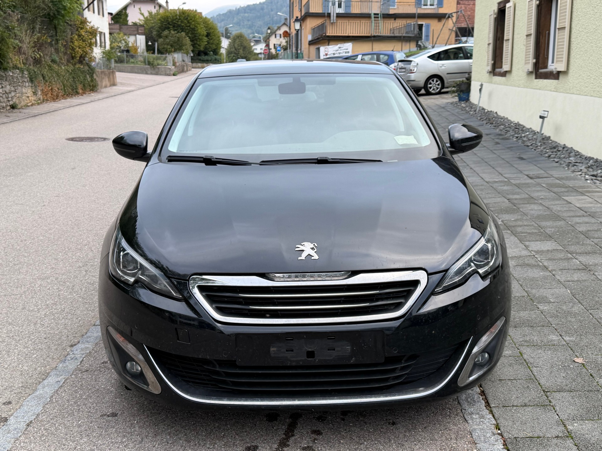 PEUGEOT 308 1.6 THP Allure-image-1