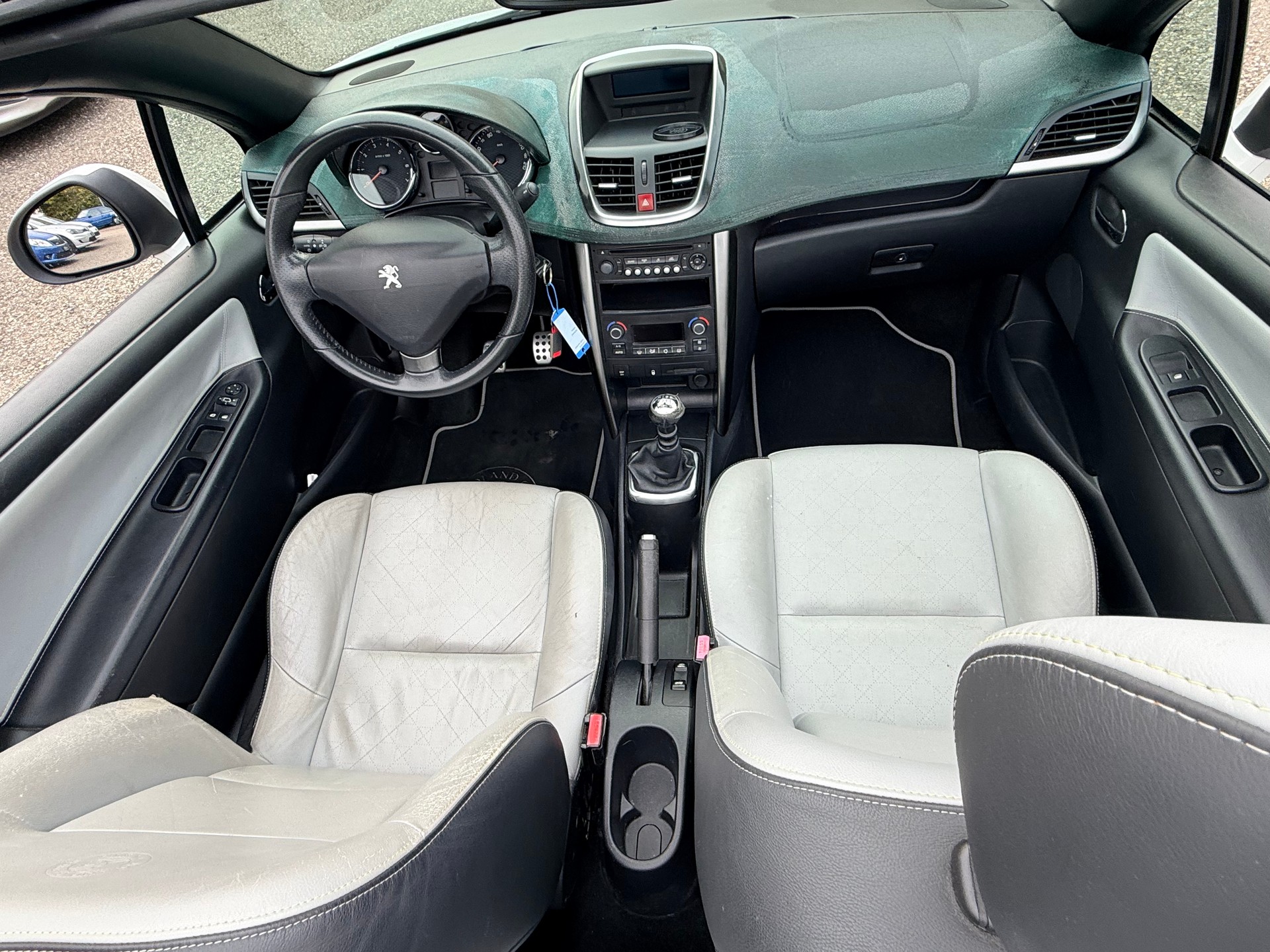PEUGEOT 207 CC 1.6 16V Turbo Roland Garros-image-8