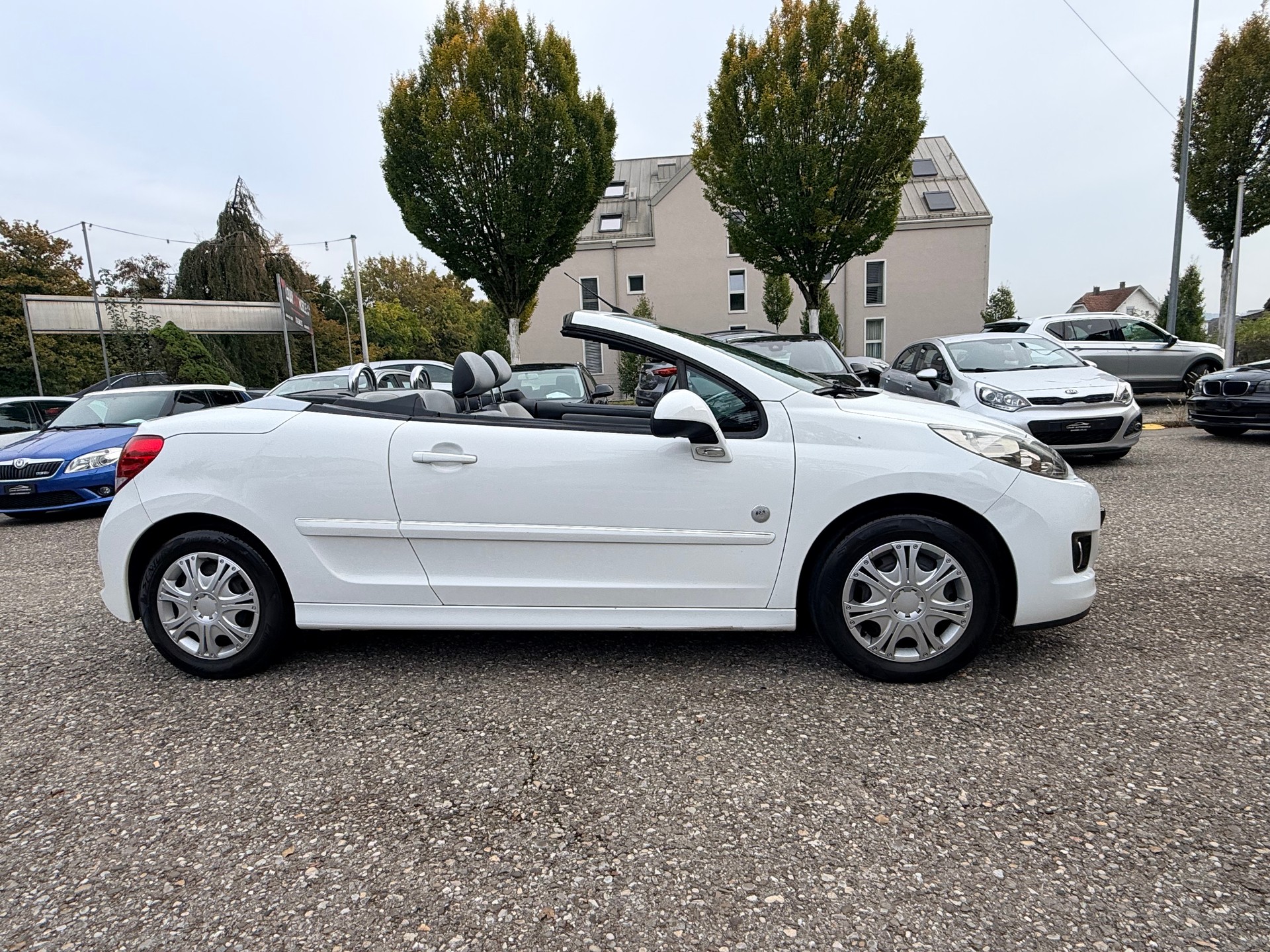 PEUGEOT 207 CC 1.6 16V Turbo Roland Garros-image-19