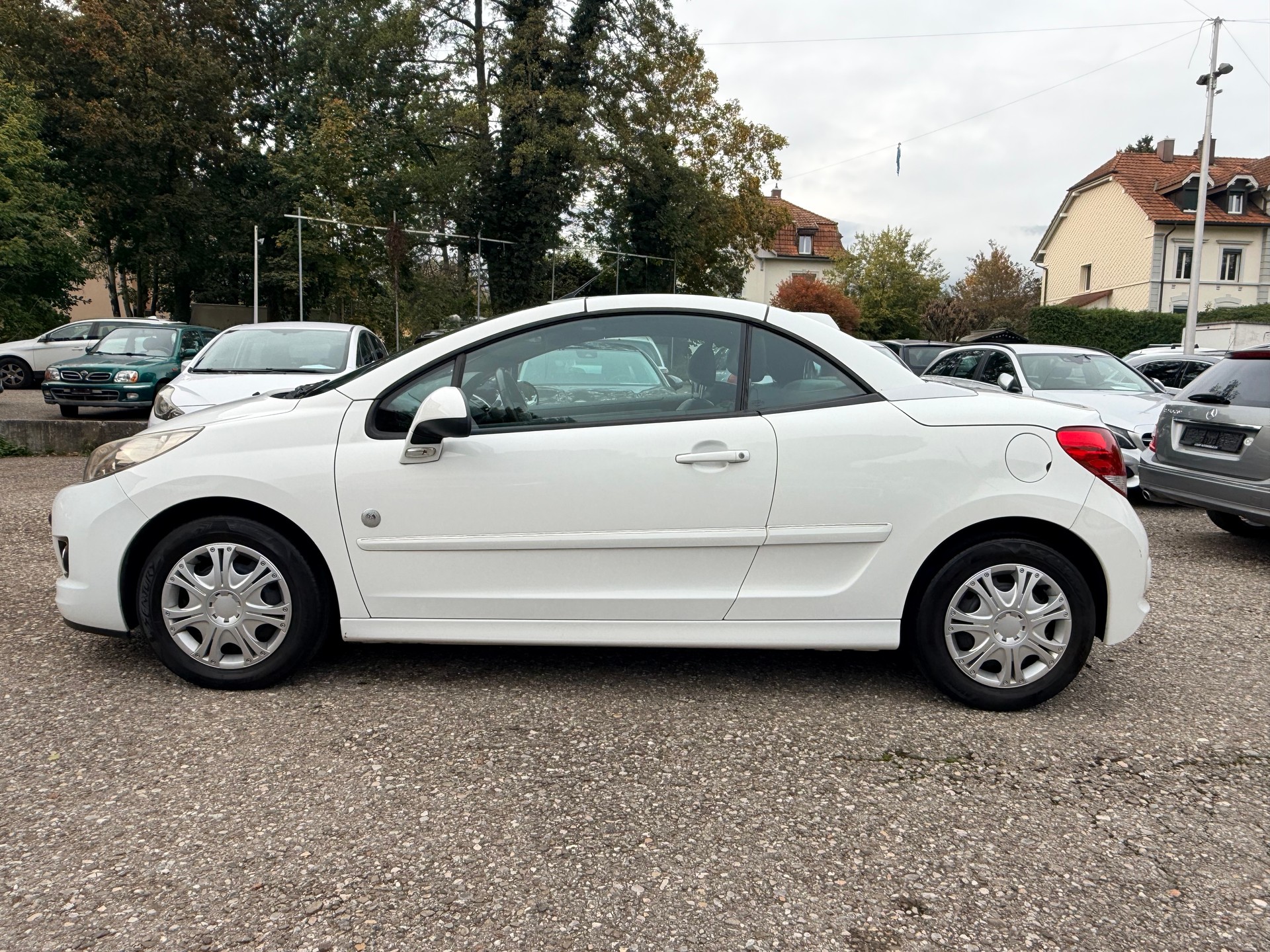 PEUGEOT 207 CC 1.6 16V Turbo Roland Garros-image-5