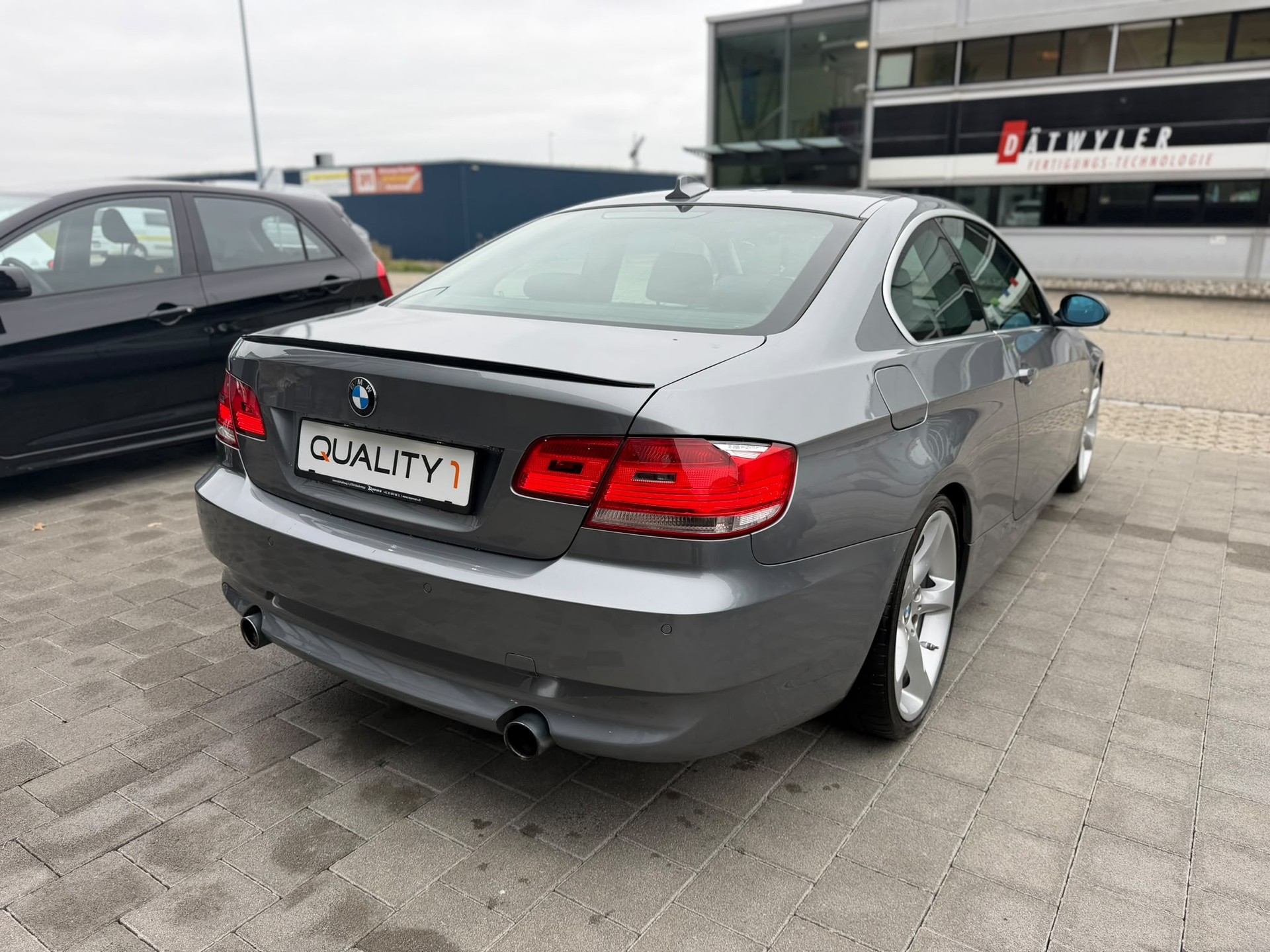 BMW 335i Coupé-image-8
