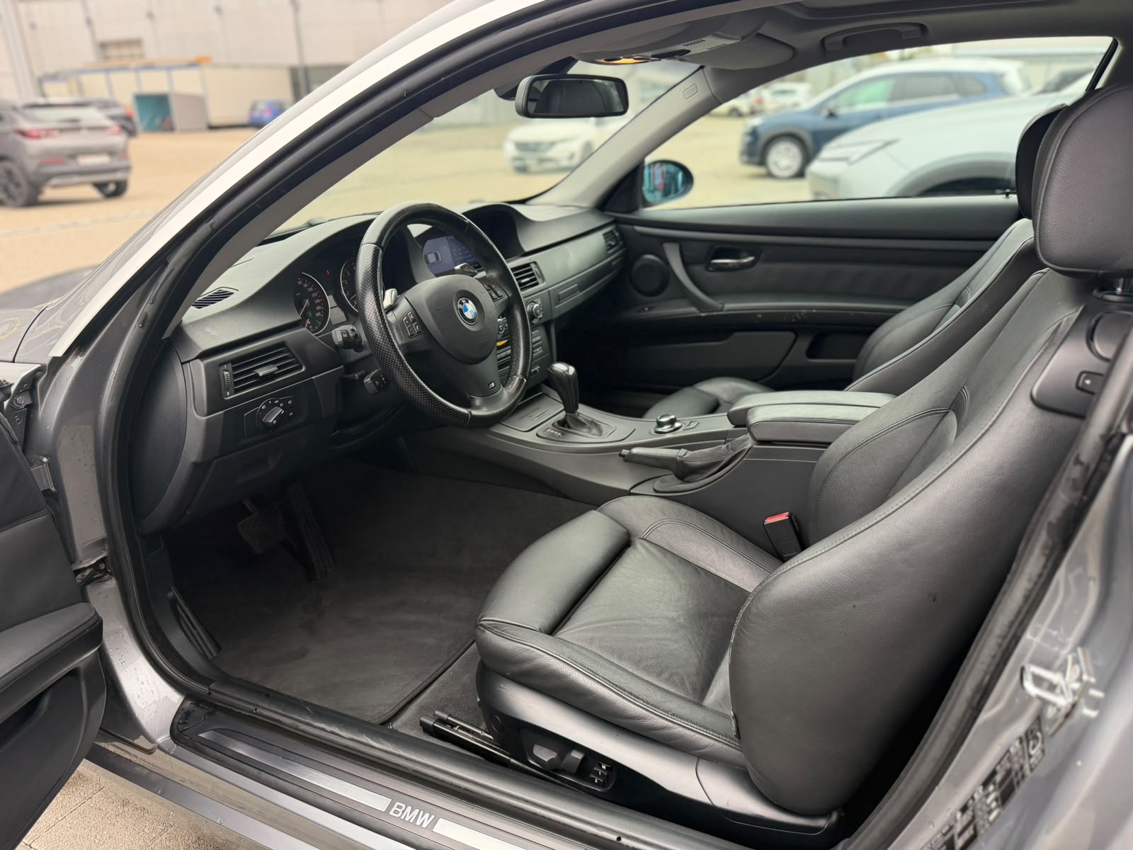 BMW 335i Coupé-image-13