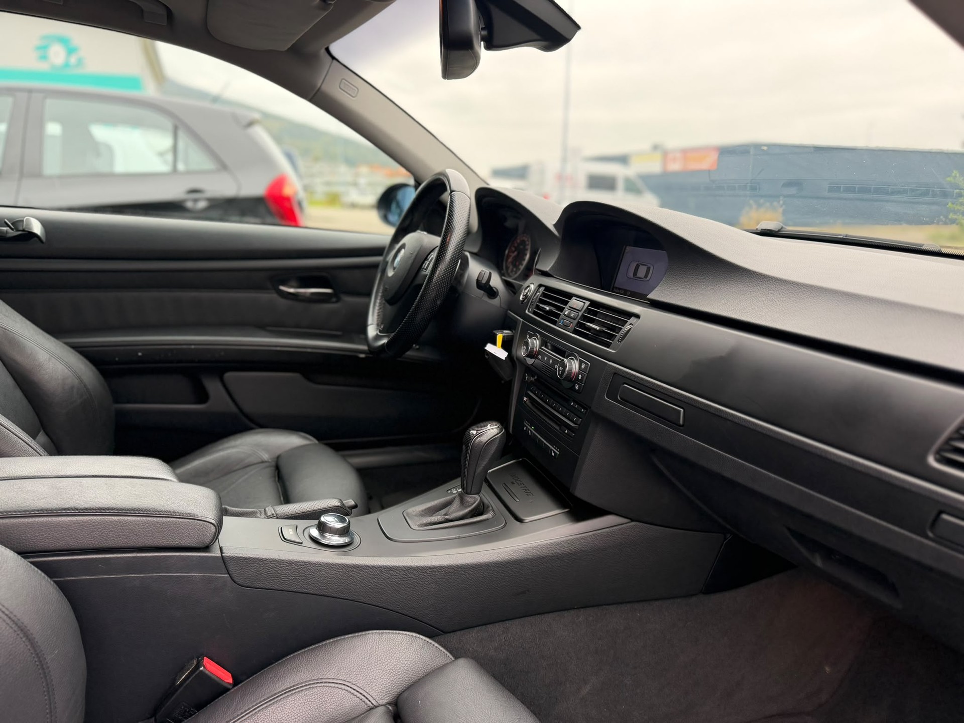BMW 335i Coupé-image-11