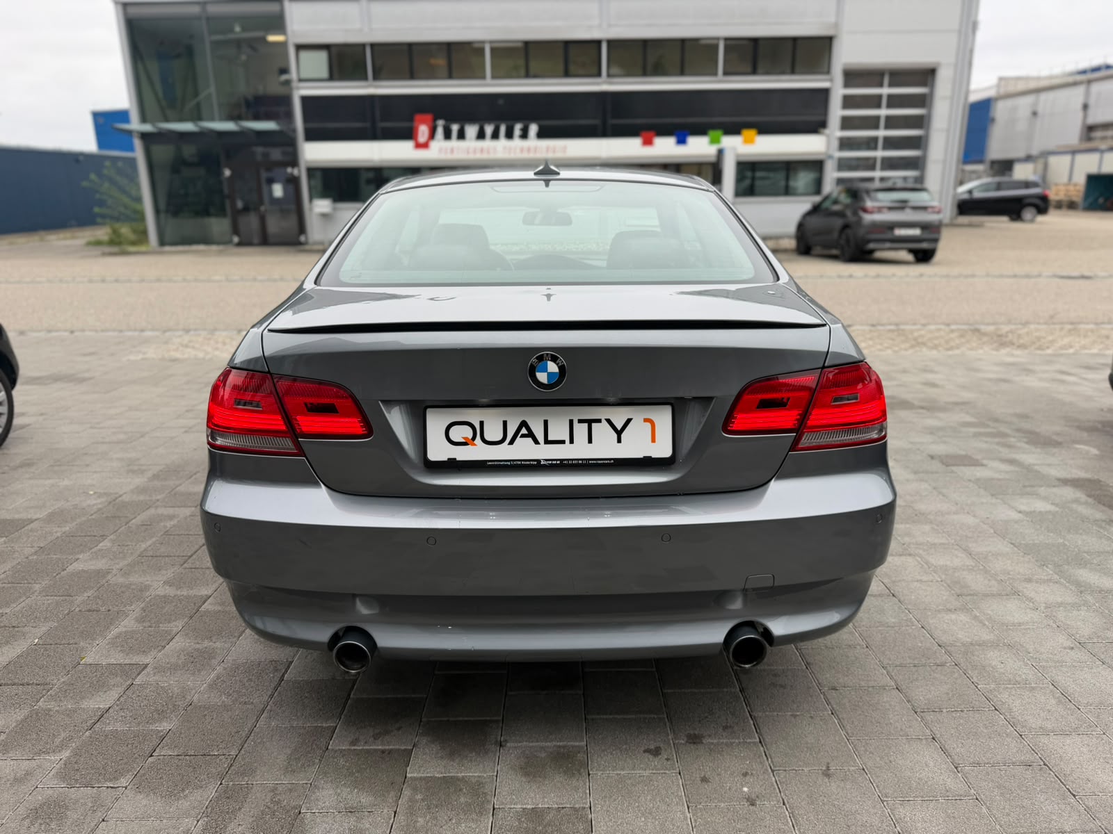 BMW 335i Coupé-image-6