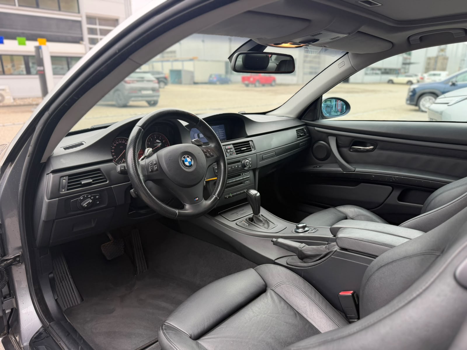BMW 335i Coupé-image-12