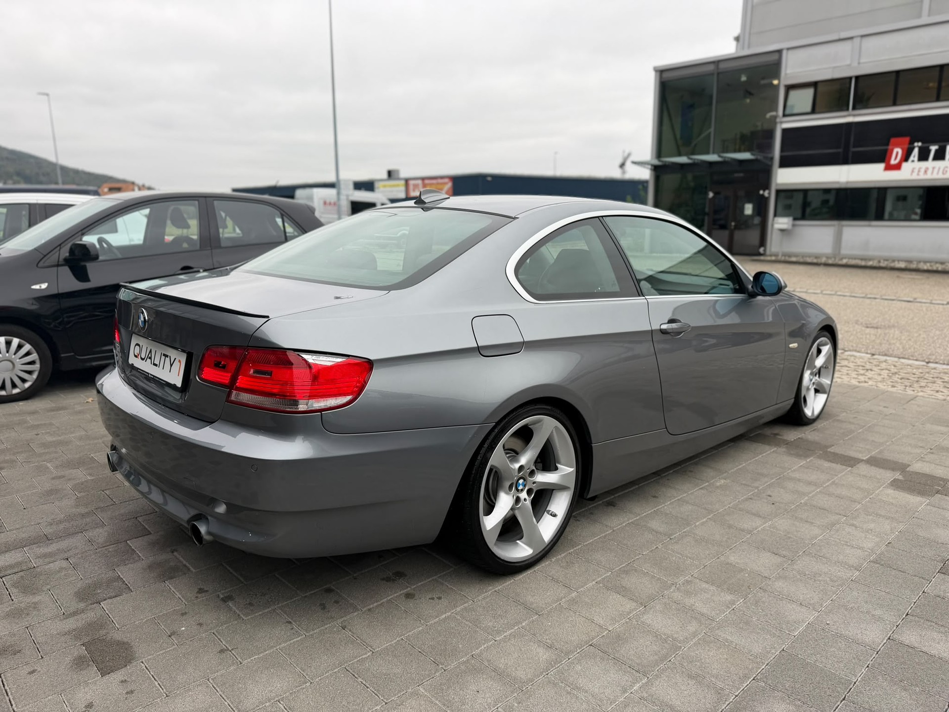 BMW 335i Coupé-image-9
