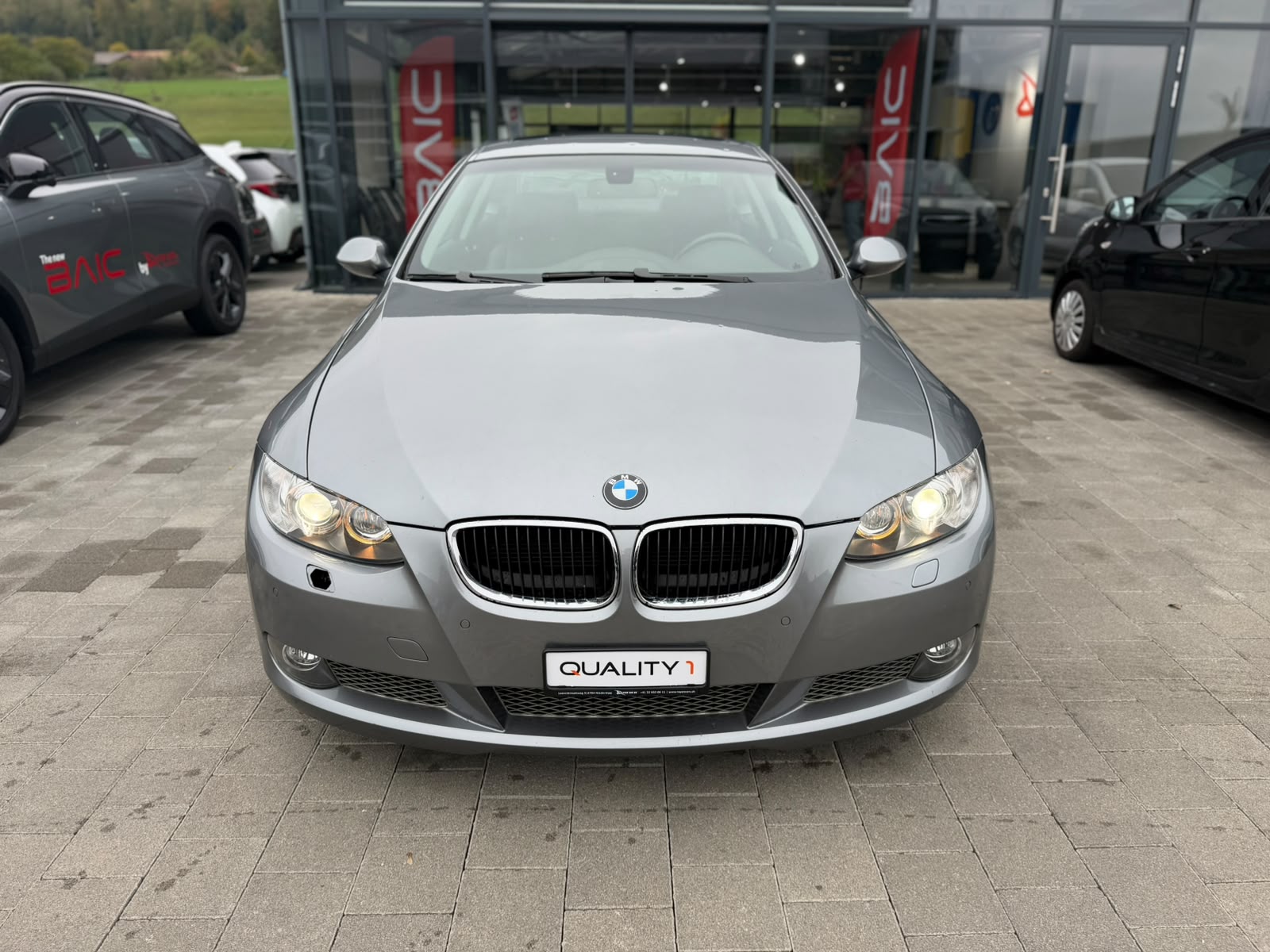 BMW 335i Coupé-image-2
