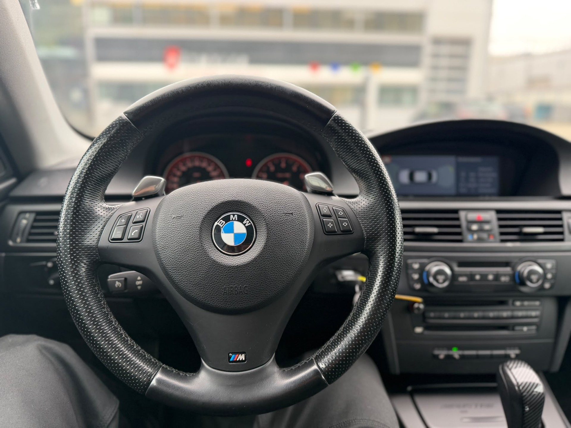 BMW 335i Coupé-image-19