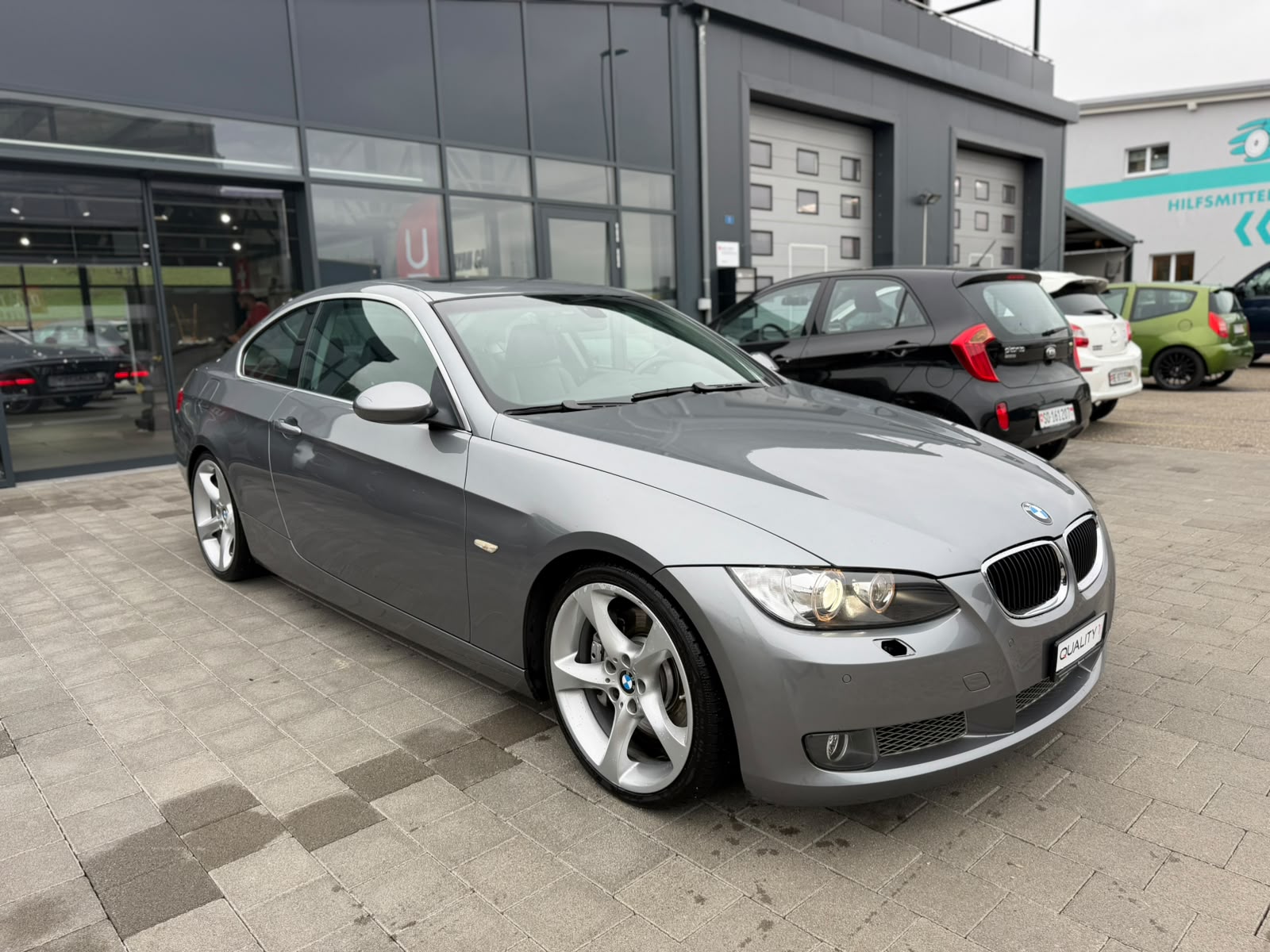 BMW 335i Coupé-image-4