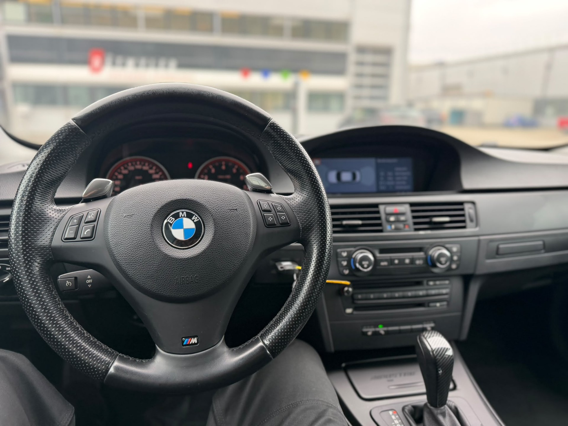BMW 335i Coupé-image-24